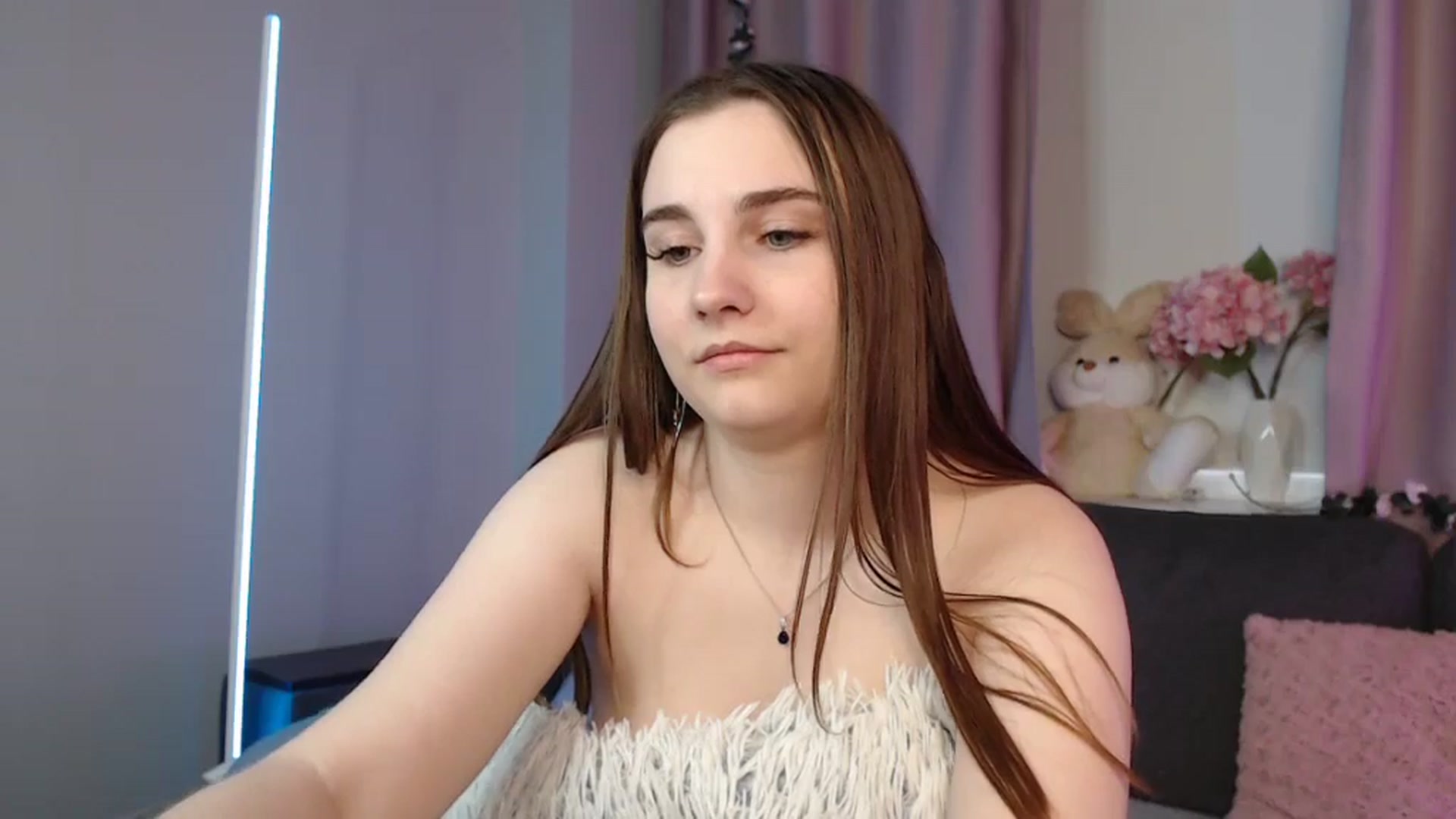 Gallery image thumbnail from LaneyGrey's myfreecams stream on, 12/03/2024, 13:48 image 12 of 20