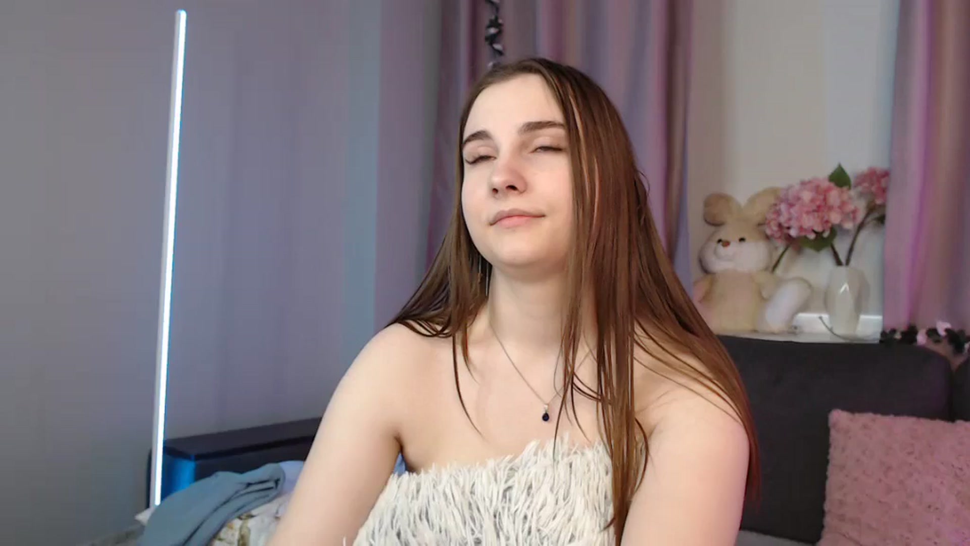 Gallery image thumbnail from LaneyGrey's myfreecams stream on, 12/03/2024, 13:48 image 14 of 20