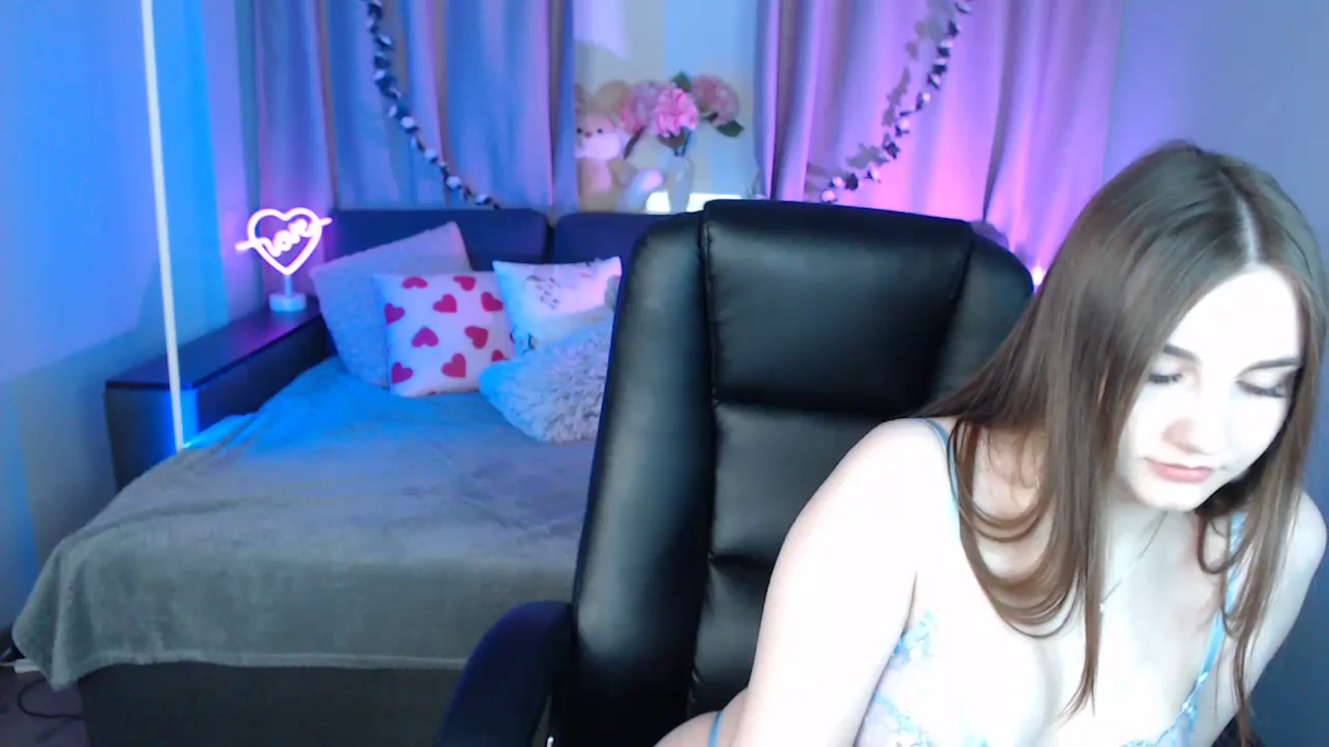Gallery image thumbnail from LaneyGrey's myfreecams stream on, 12/08/2024, 09:23 image 5 of 20