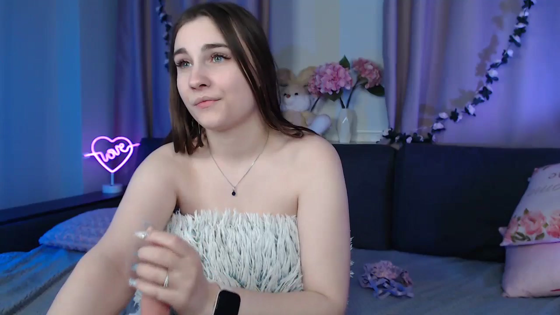 Gallery image thumbnail from LaneyGrey's myfreecams stream on, 12/09/2024, 13:56 image 11 of 20