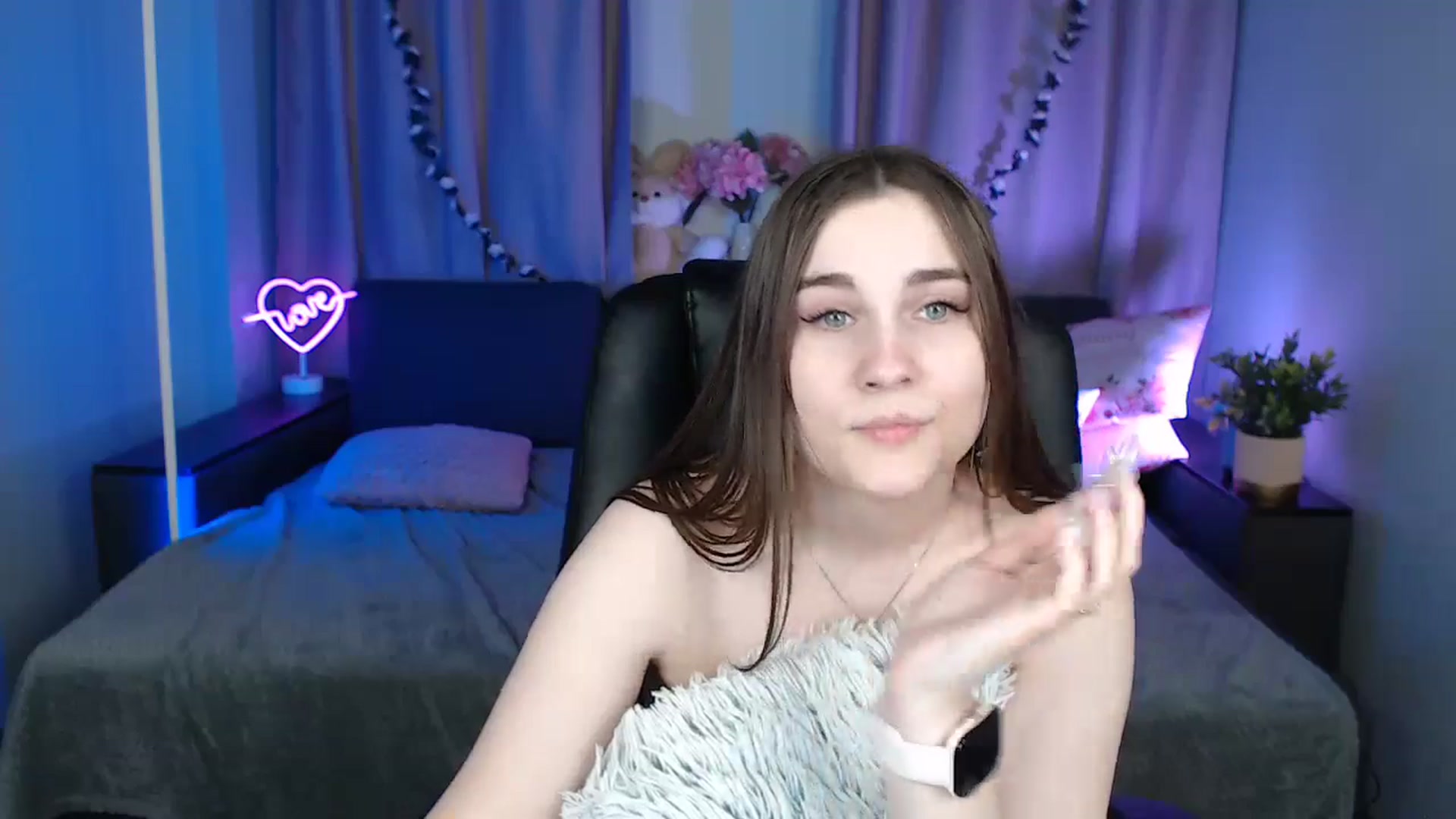 Gallery image thumbnail from LaneyGrey's myfreecams stream on, 12/09/2024, 14:52 image 17 of 20