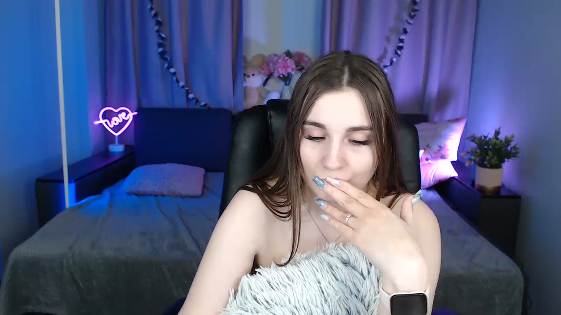 Gallery image thumbnail from LaneyGrey's myfreecams stream on, 12/09/2024, 14:52 image 16 of 20