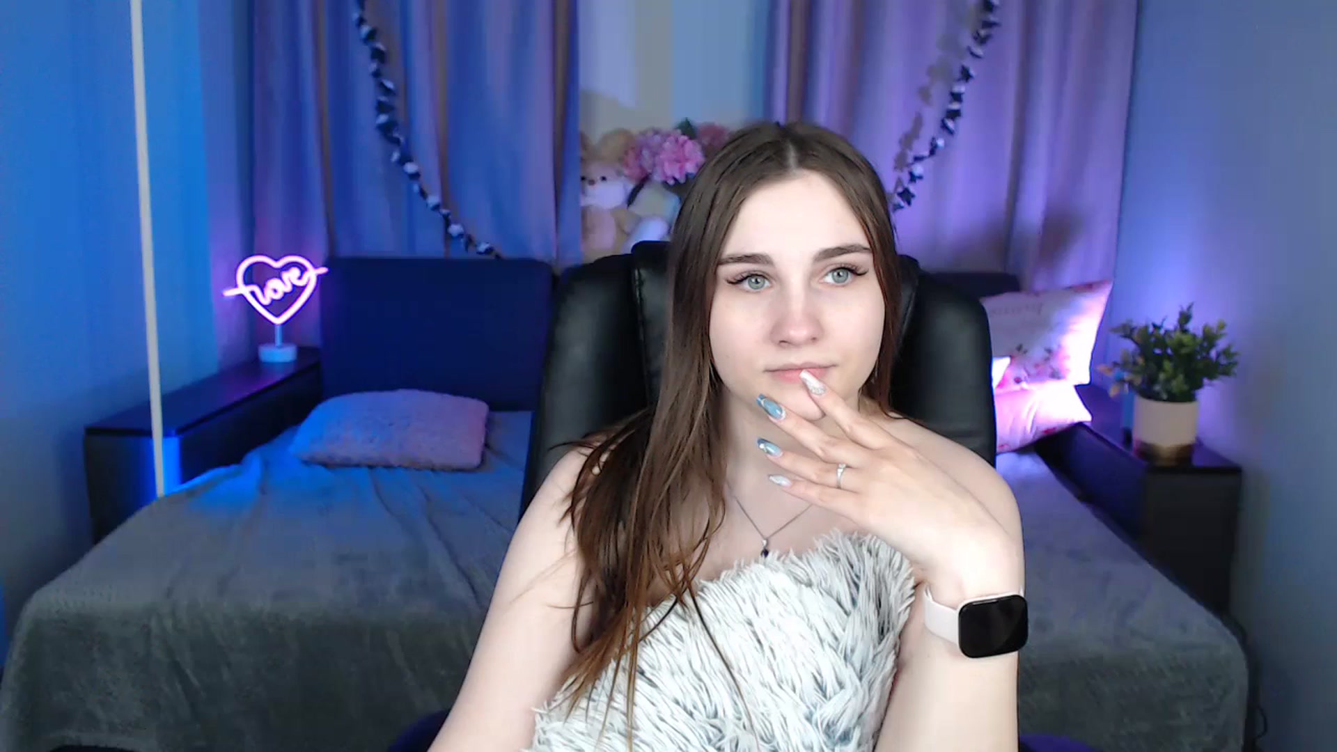 Gallery image thumbnail from LaneyGrey's myfreecams stream on, 12/09/2024, 14:52 image 18 of 20