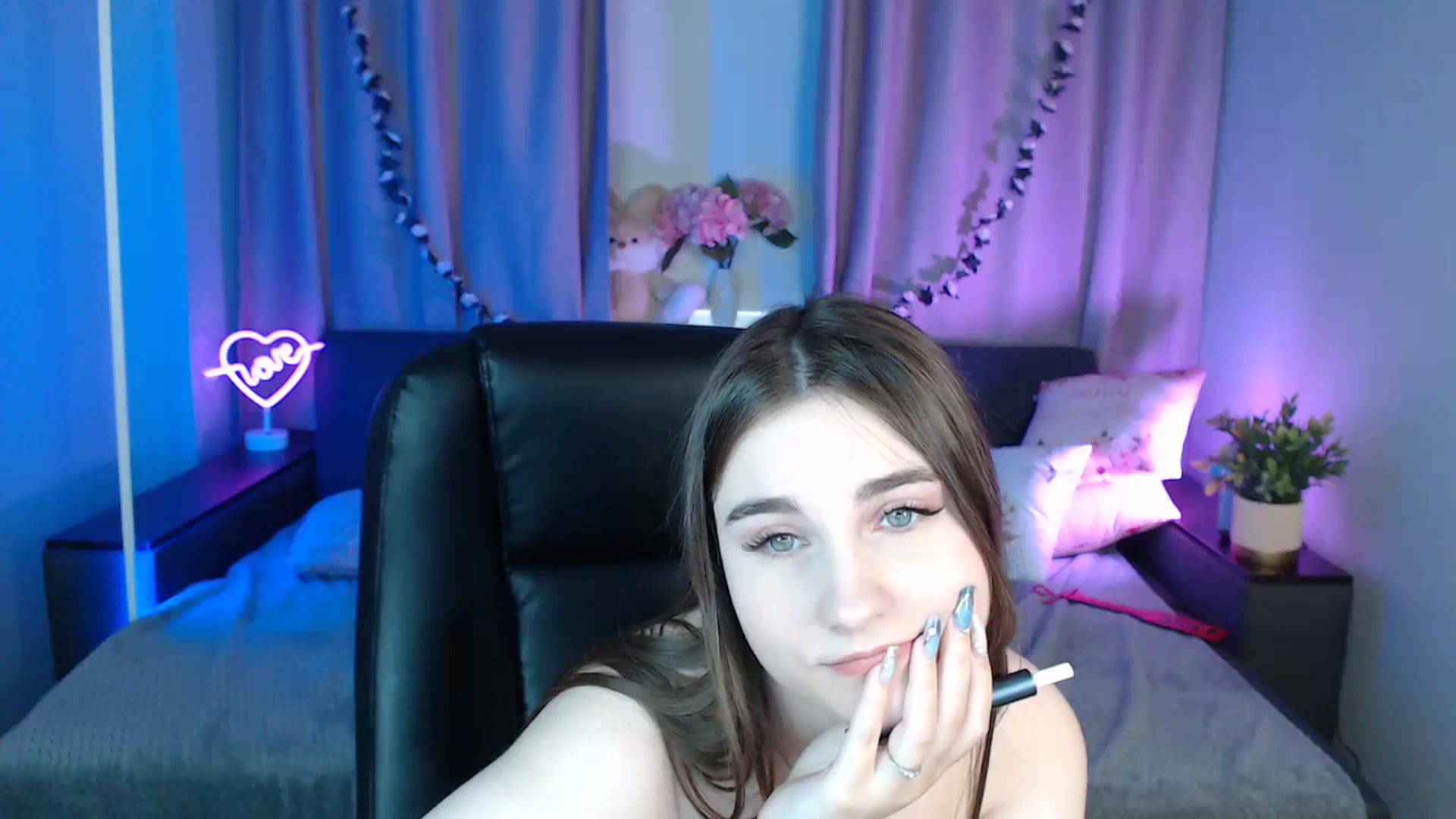 Gallery image thumbnail from LaneyGrey's myfreecams stream on, 12/10/2024, 10:52 image 2 of 20
