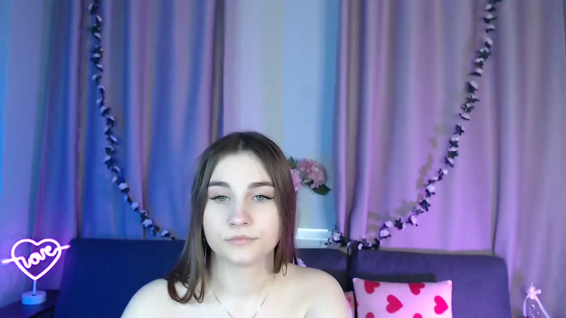Gallery image thumbnail from LaneyGrey's myfreecams stream on, 12/10/2024, 12:15 image 1 of 20