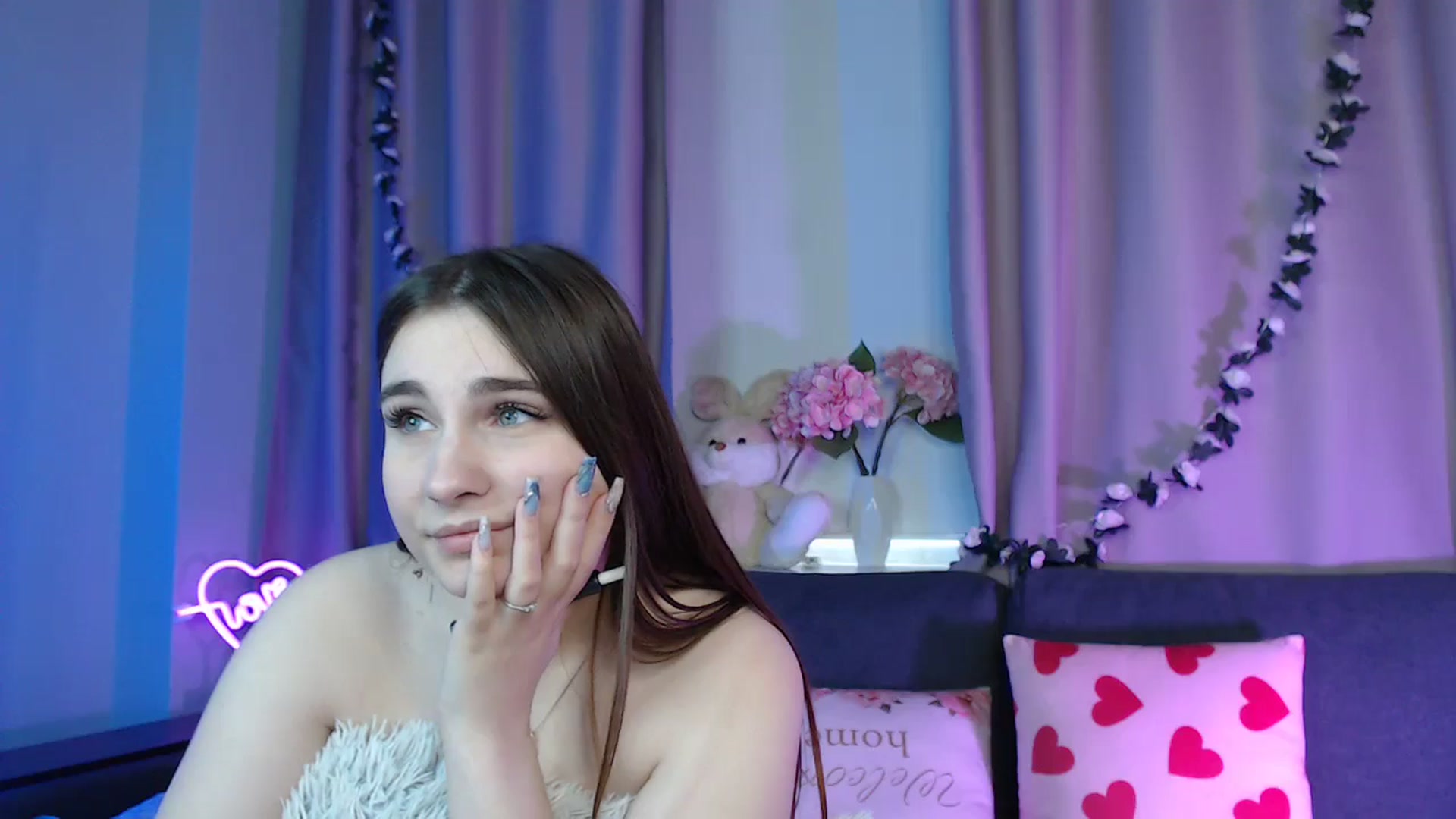 Gallery image thumbnail from LaneyGrey's myfreecams stream on, 12/10/2024, 12:15 image 17 of 20