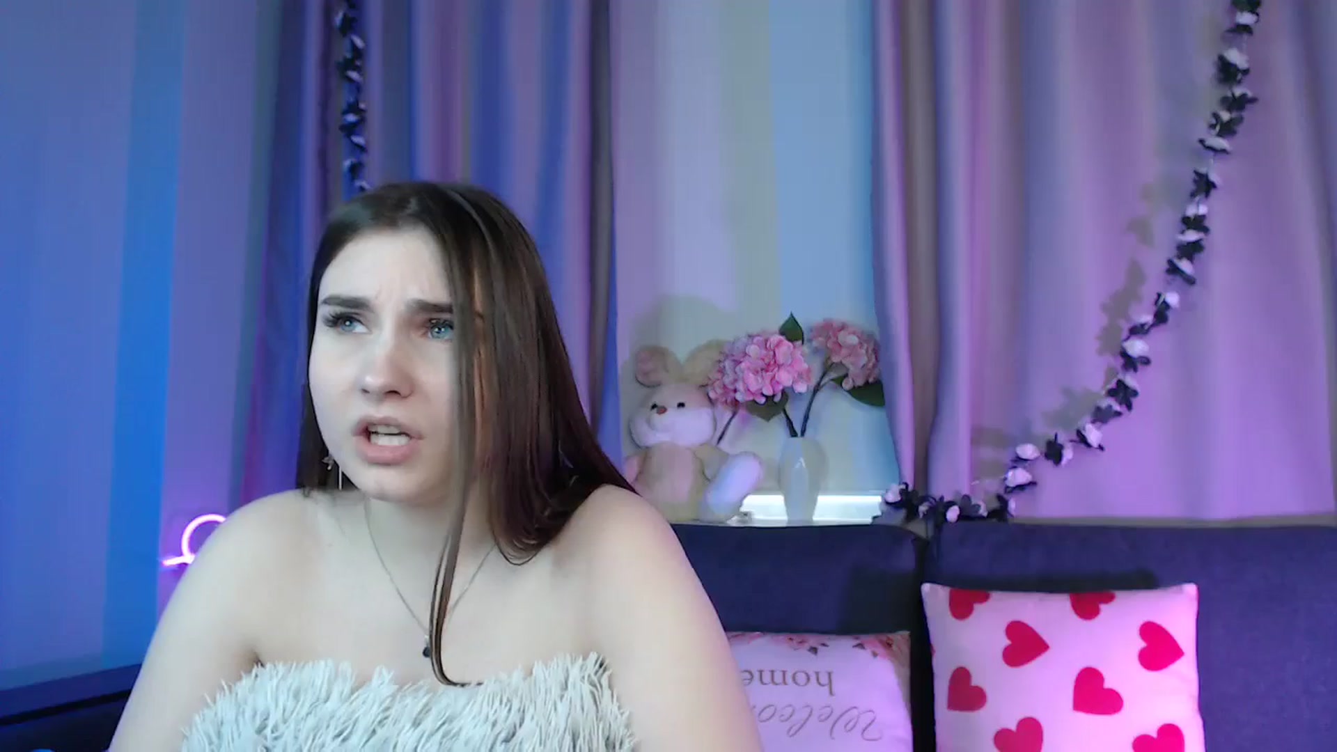 Gallery image thumbnail from LaneyGrey's myfreecams stream on, 12/10/2024, 12:15 image 15 of 20
