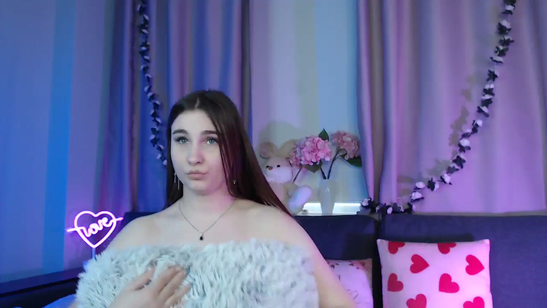 Gallery image thumbnail from LaneyGrey's myfreecams stream on, 12/10/2024, 12:15 image 13 of 20