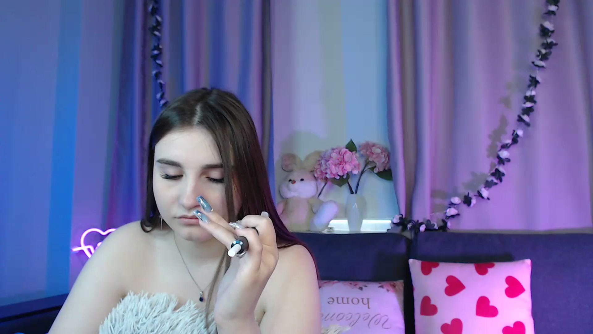 Gallery image thumbnail from LaneyGrey's myfreecams stream on, 12/10/2024, 12:15 image 19 of 20