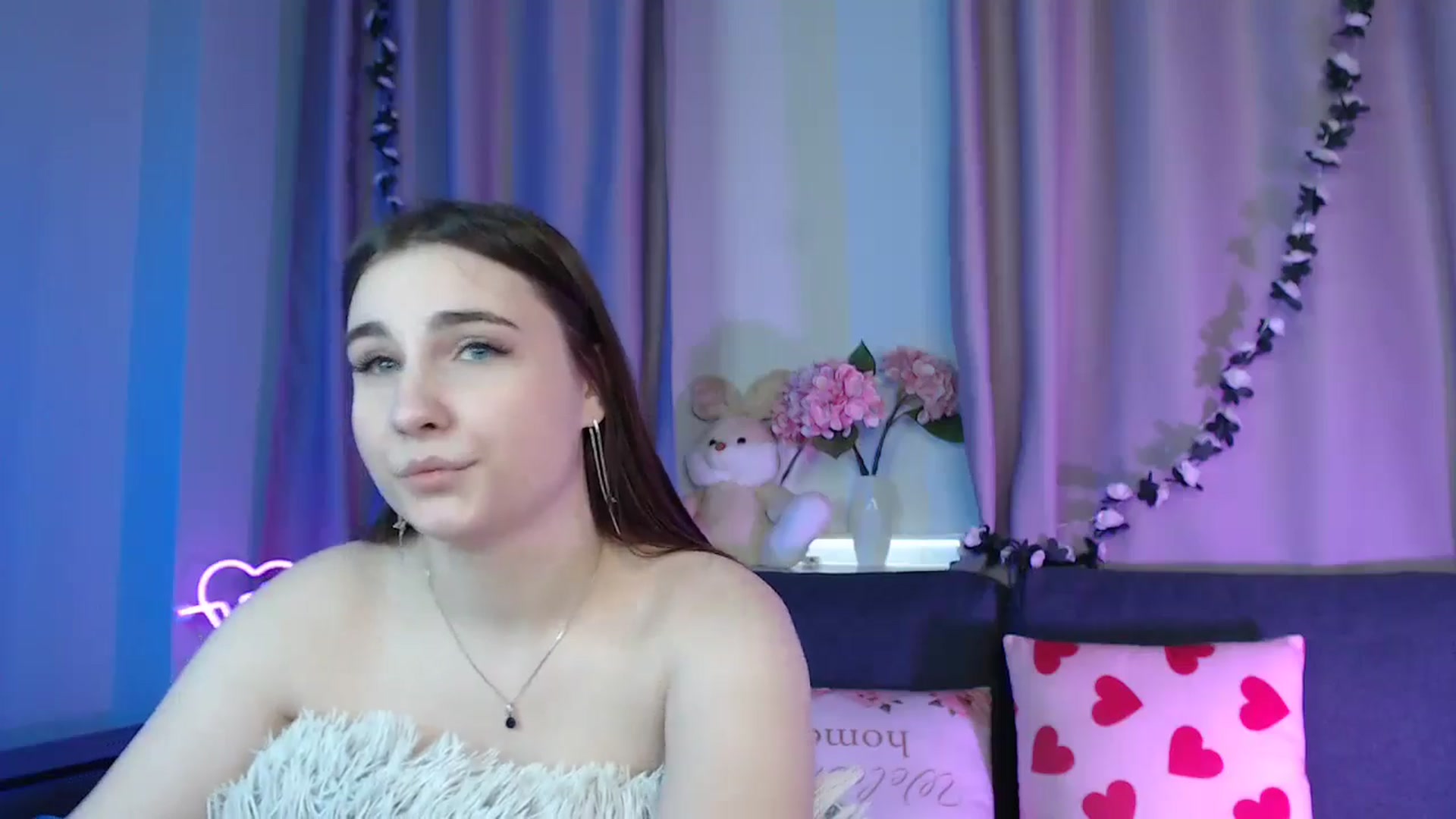 Gallery image thumbnail from LaneyGrey's myfreecams stream on, 12/10/2024, 12:15 image 18 of 20
