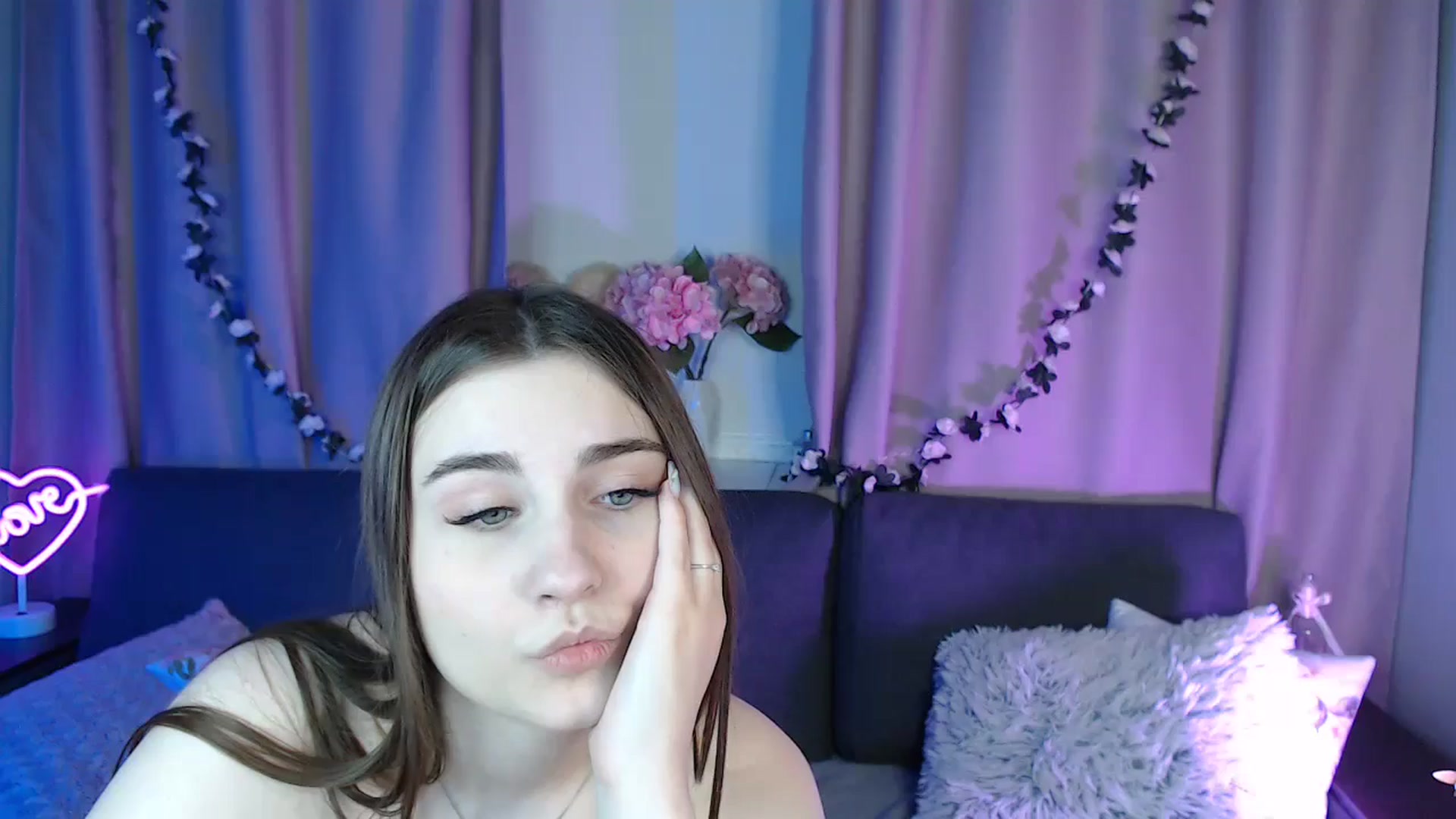 Gallery image thumbnail from LaneyGrey's myfreecams stream on, 12/10/2024, 13:29 image 14 of 20