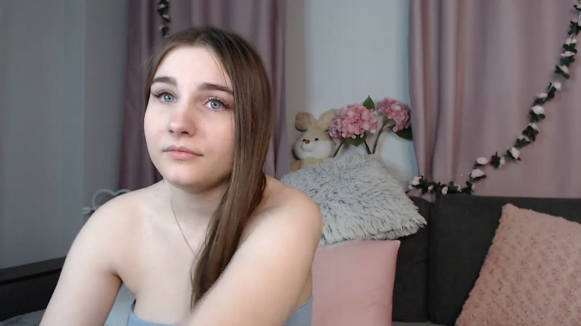 Gallery image thumbnail from LaneyGrey's myfreecams stream on, 12/10/2024, 14:21 image 9 of 20