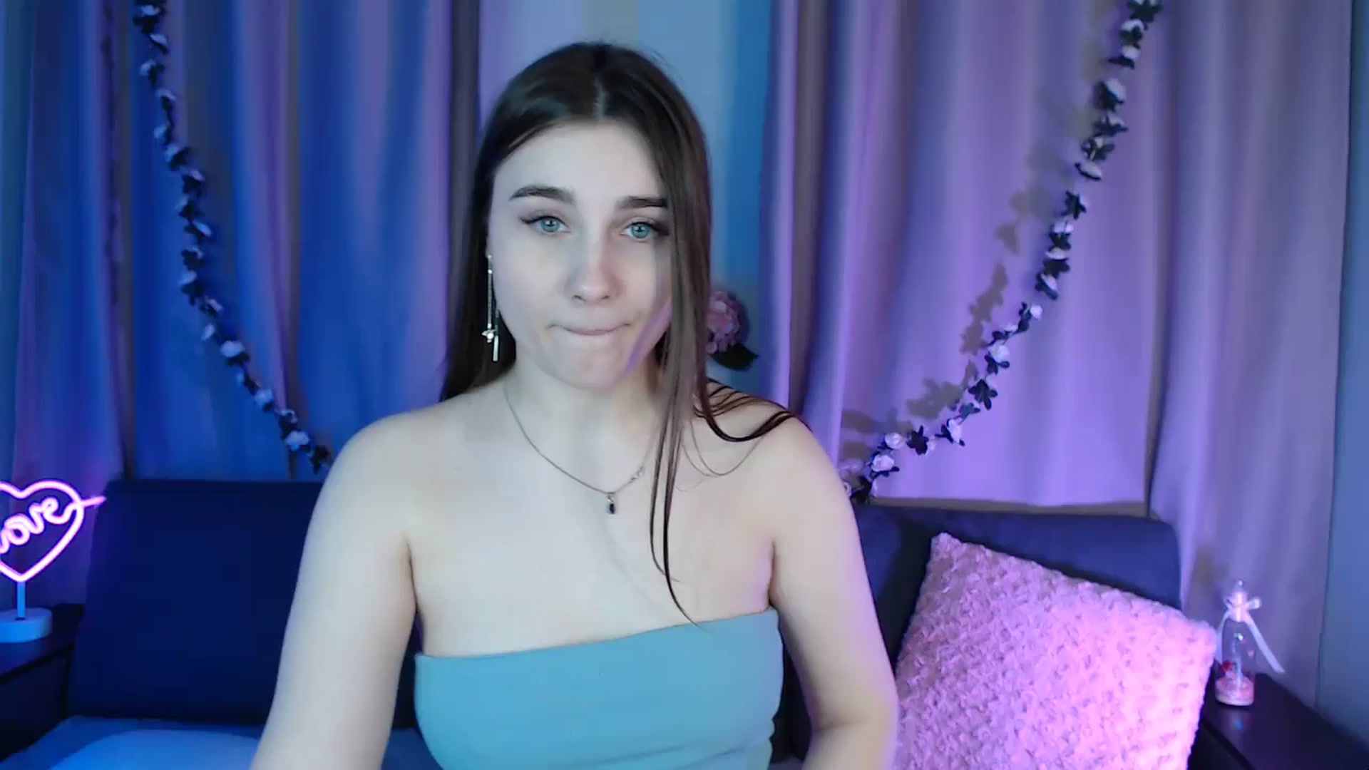 Gallery image thumbnail from LaneyGrey's myfreecams stream on, 12/10/2024, 14:21 image 13 of 20