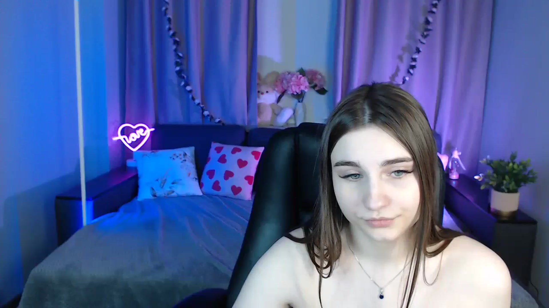 Gallery image thumbnail from LaneyGrey's myfreecams stream on, 12/10/2024, 14:53 image 14 of 20