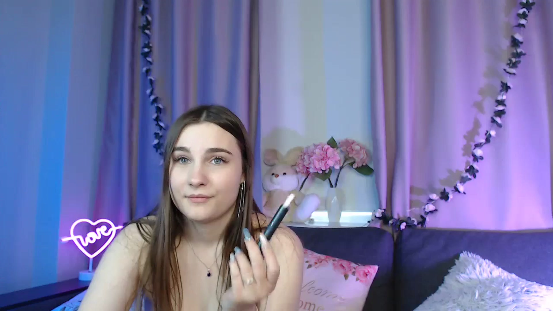 Gallery image thumbnail from LaneyGrey's myfreecams stream on, 12/14/2024, 11:59 image 16 of 20