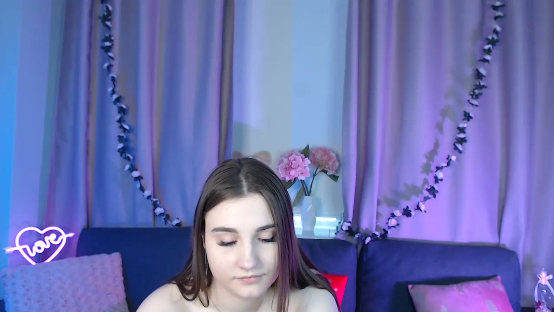 Gallery image thumbnail from LaneyGrey's myfreecams stream on, 12/17/2024, 11:39 image 11 of 20