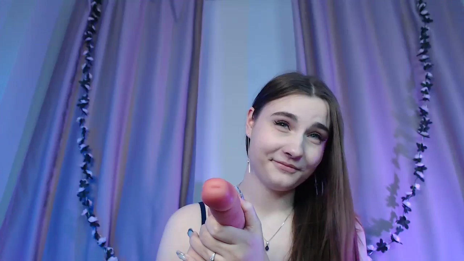 Gallery image thumbnail from LaneyGrey's myfreecams stream on, 12/17/2024, 12:22 image 15 of 20