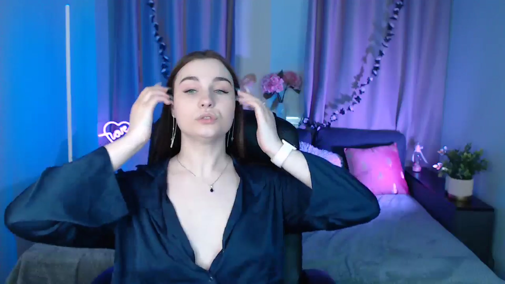 Gallery image thumbnail from LaneyGrey's myfreecams stream on, 12/17/2024, 13:04 image 11 of 20