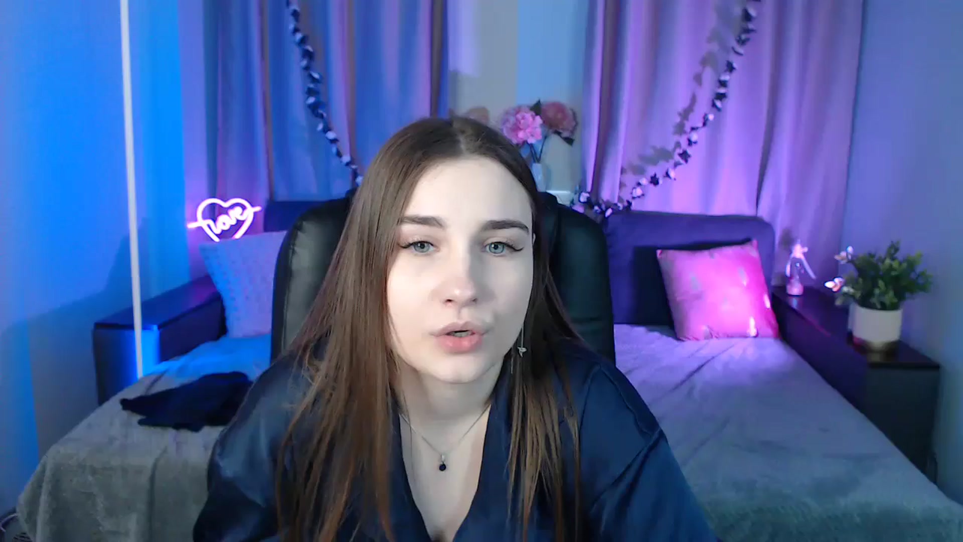 Gallery image thumbnail from LaneyGrey's myfreecams stream on, 12/17/2024, 13:45 image 1 of 20