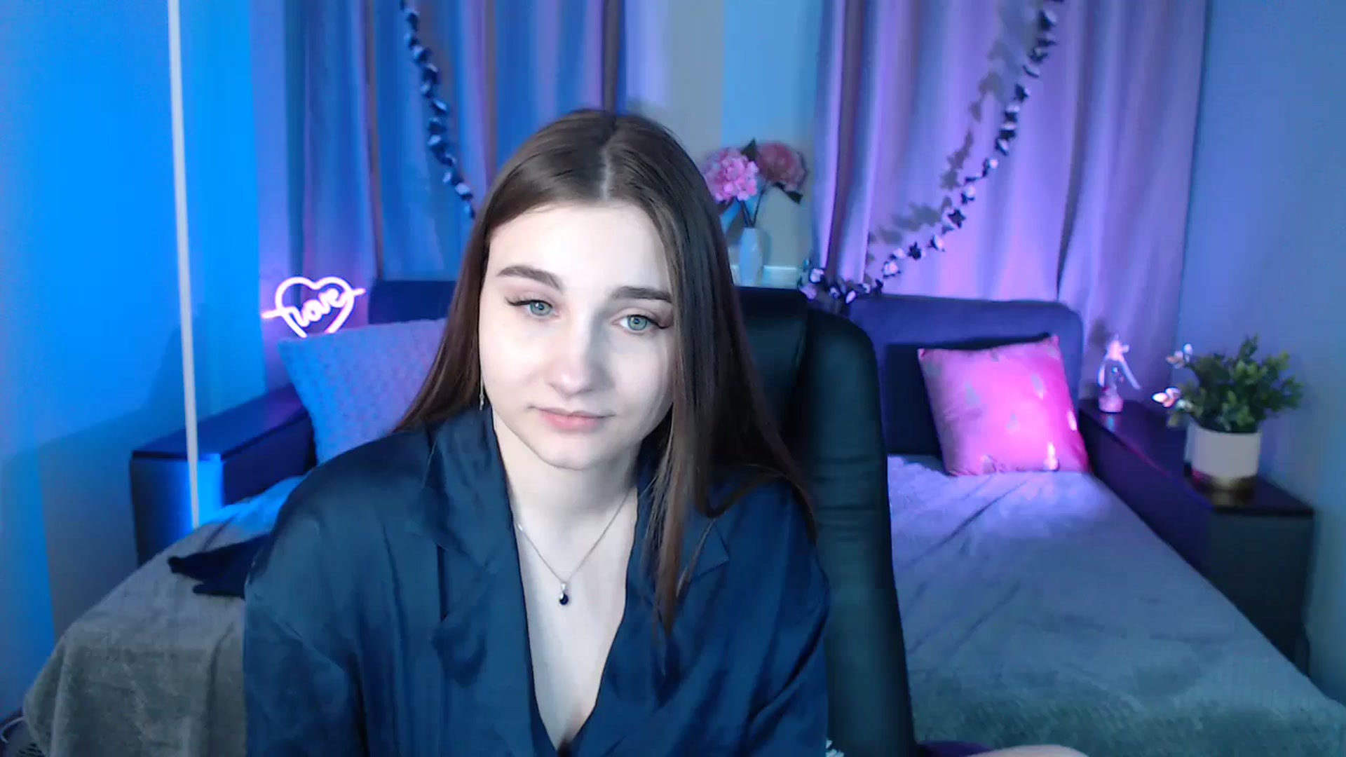 Gallery image thumbnail from LaneyGrey's myfreecams stream on, 12/17/2024, 13:45 image 6 of 20
