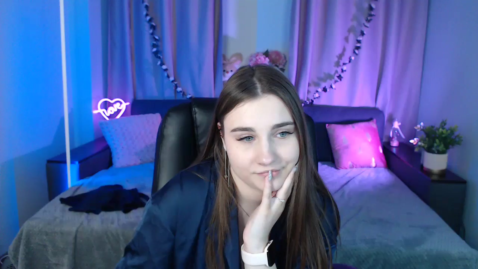 Gallery image thumbnail from LaneyGrey's myfreecams stream on, 12/17/2024, 13:45 image 4 of 20