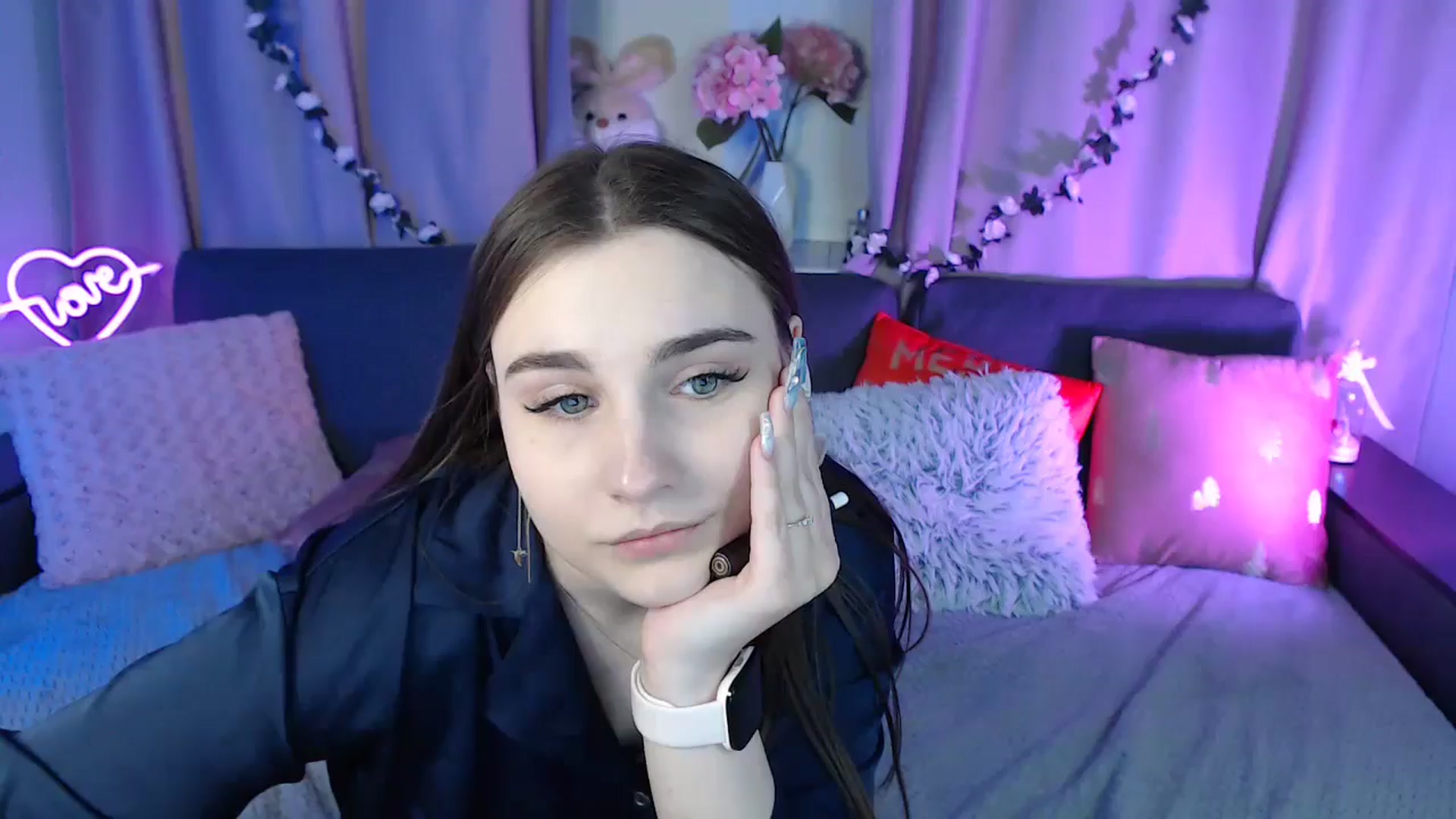 Gallery image thumbnail from LaneyGrey's myfreecams stream on, 12/17/2024, 14:46 image 1 of 20