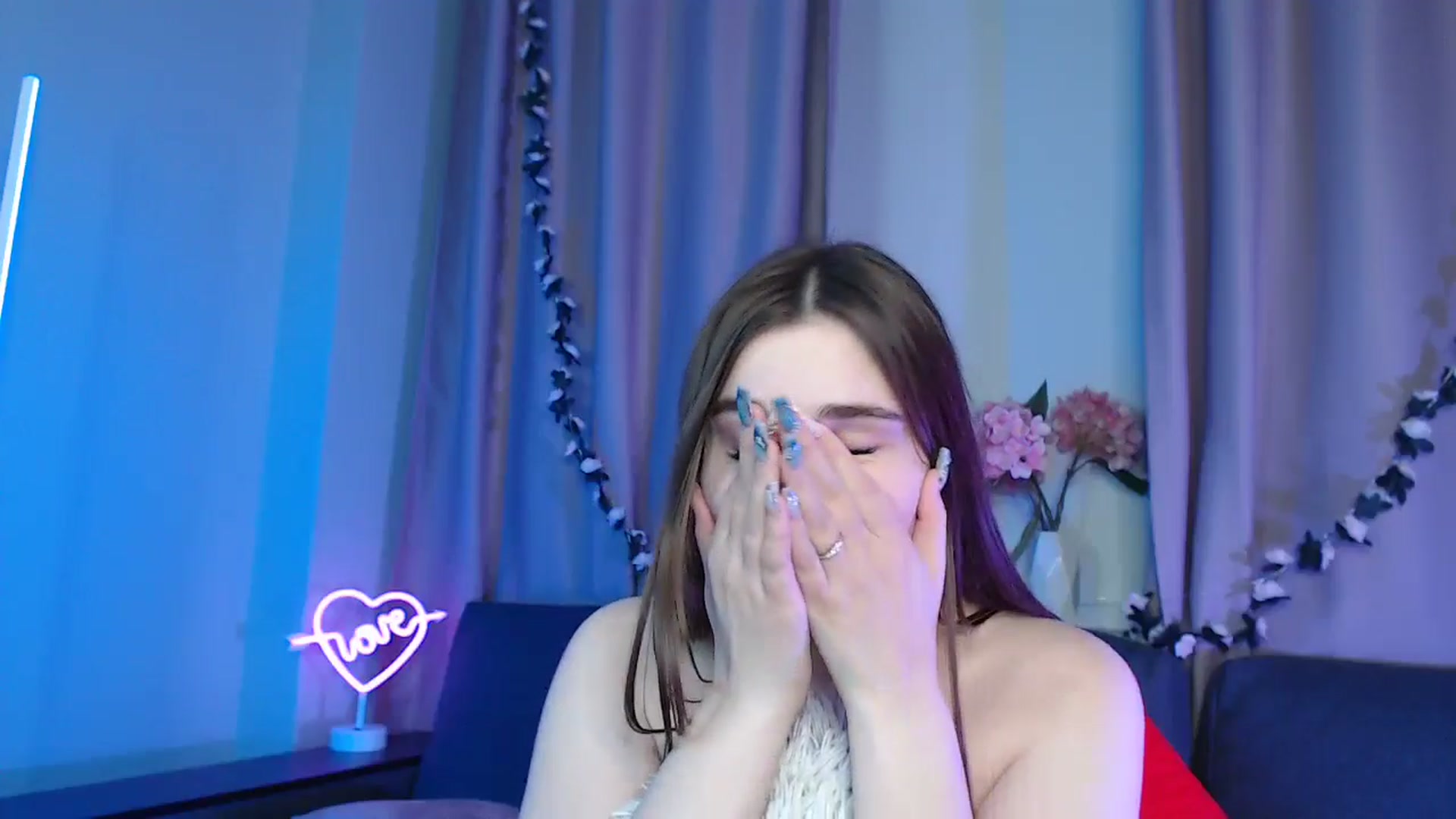 Gallery image thumbnail from LaneyGrey's myfreecams stream on, 12/18/2024, 14:55 image 4 of 20
