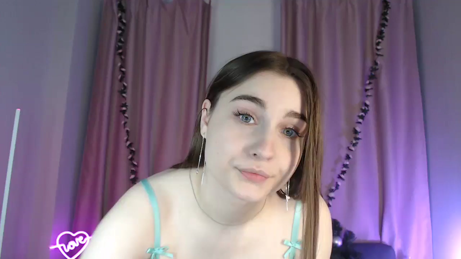 Gallery image thumbnail from LaneyGrey's myfreecams stream on, 12/21/2024, 13:12 image 17 of 20