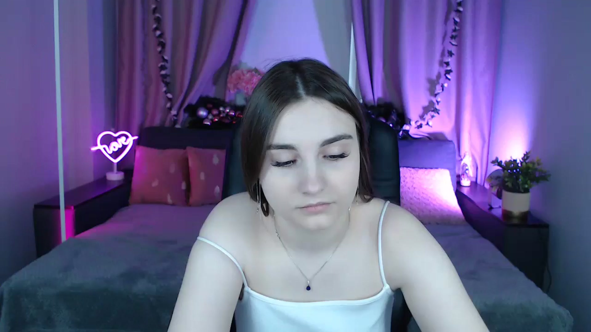 Gallery image thumbnail from LaneyGrey's myfreecams stream on, 12/22/2024, 09:20 image 1 of 20