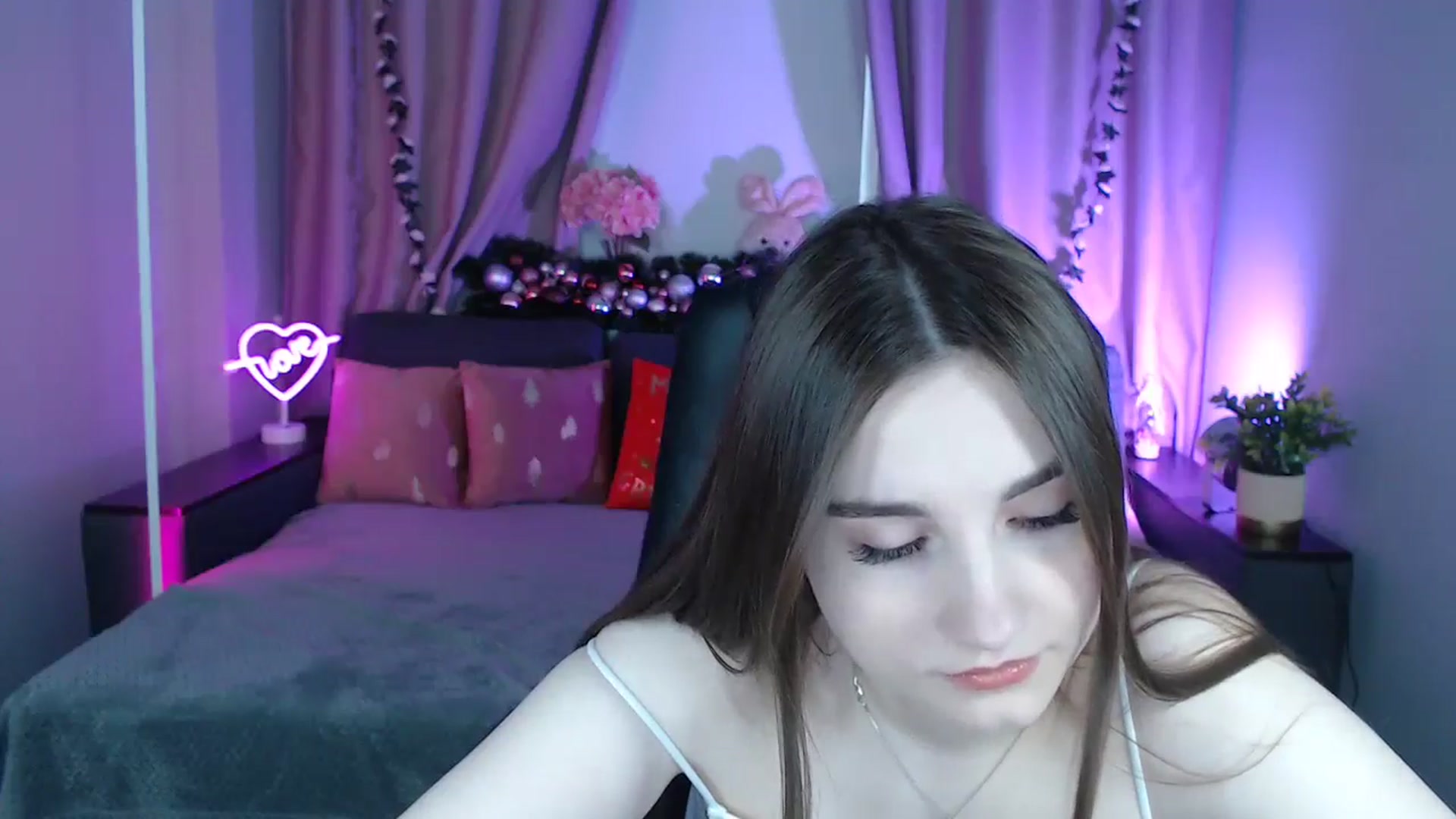 Gallery image thumbnail from LaneyGrey's myfreecams stream on, 12/22/2024, 09:20 image 3 of 20