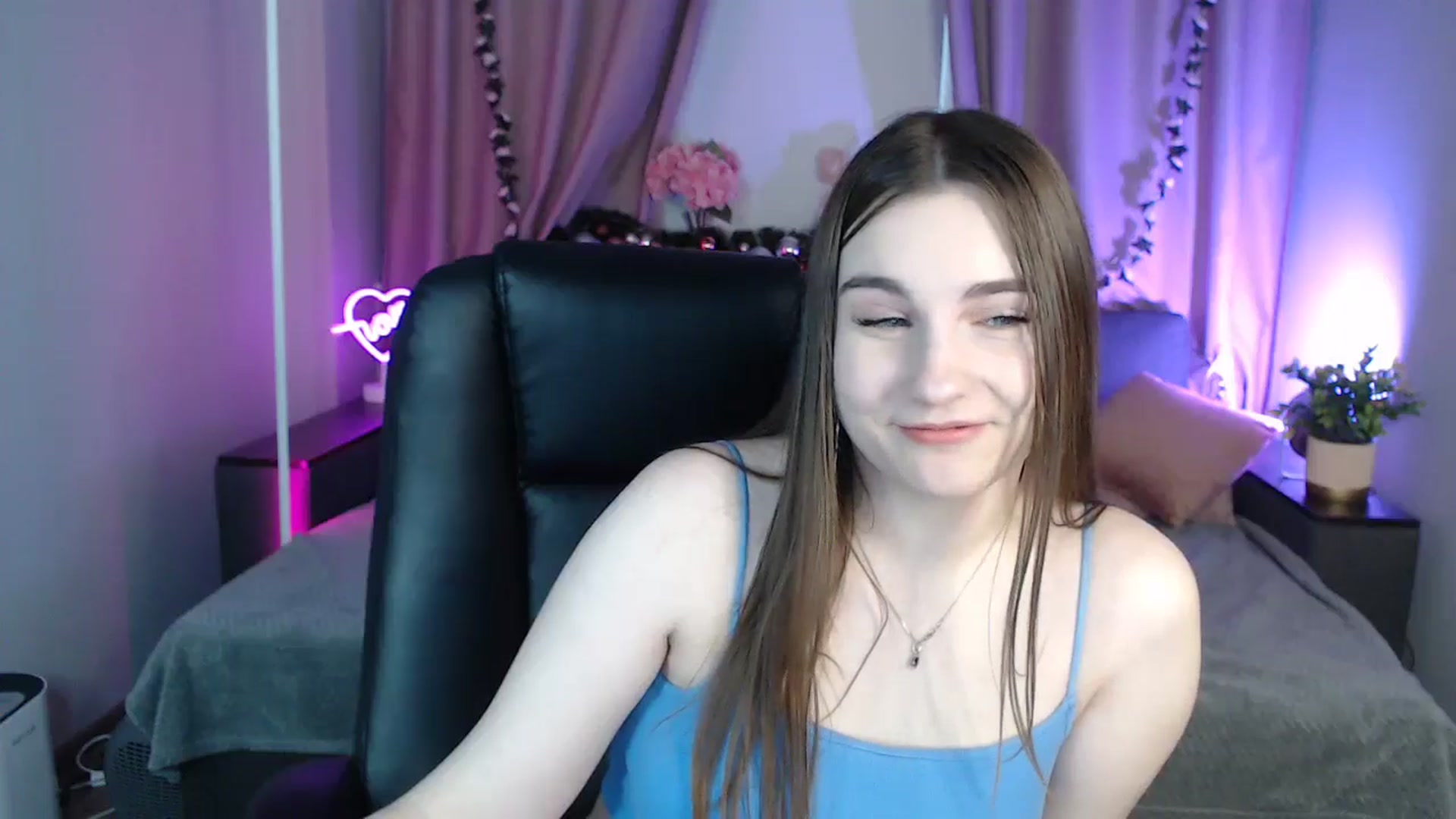 Gallery image thumbnail from LaneyGrey's myfreecams stream on, 12/23/2024, 10:19 image 4 of 20