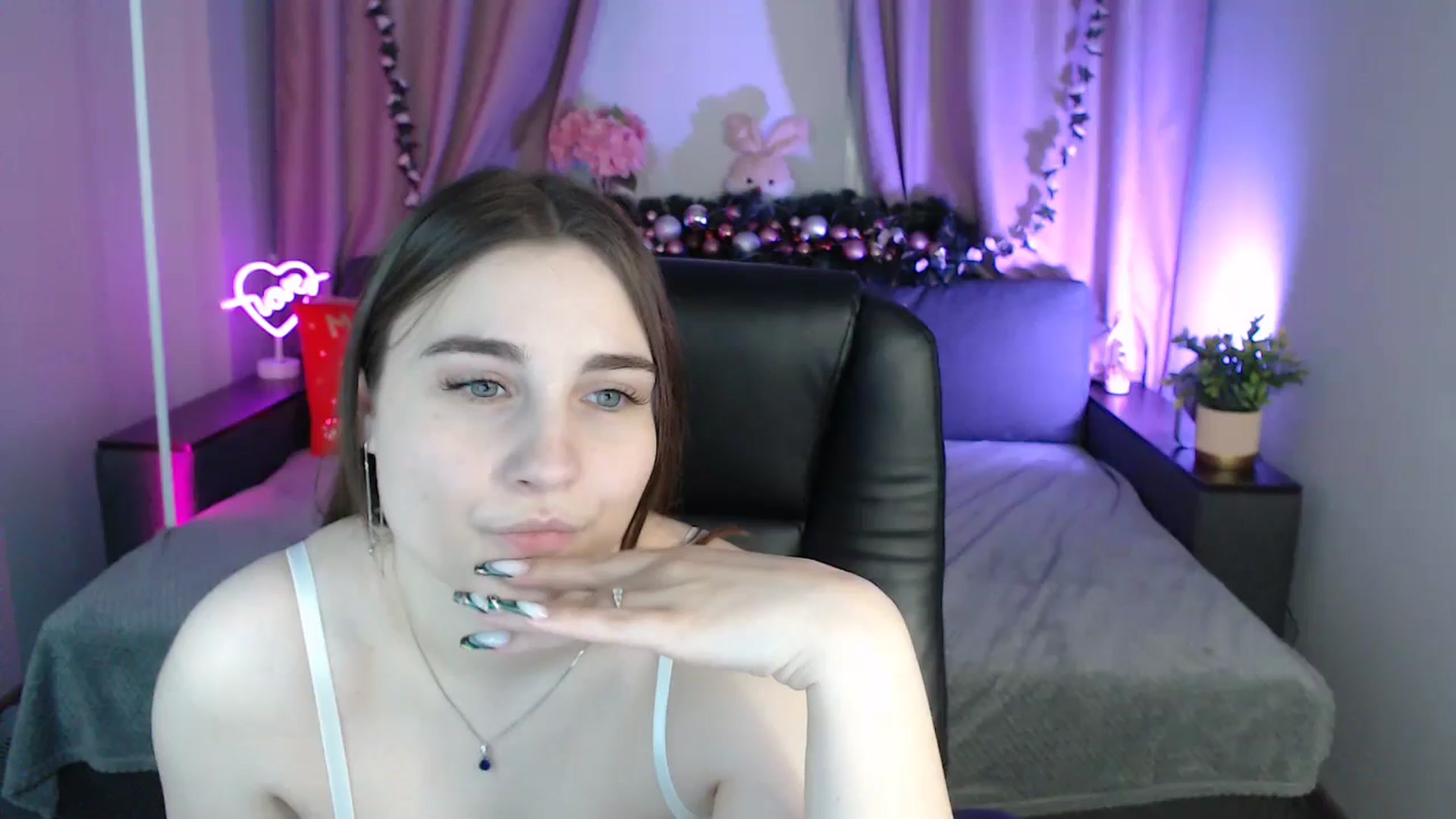 Gallery image thumbnail from LaneyGrey's myfreecams stream on, 12/24/2024, 14:41 image 2 of 20