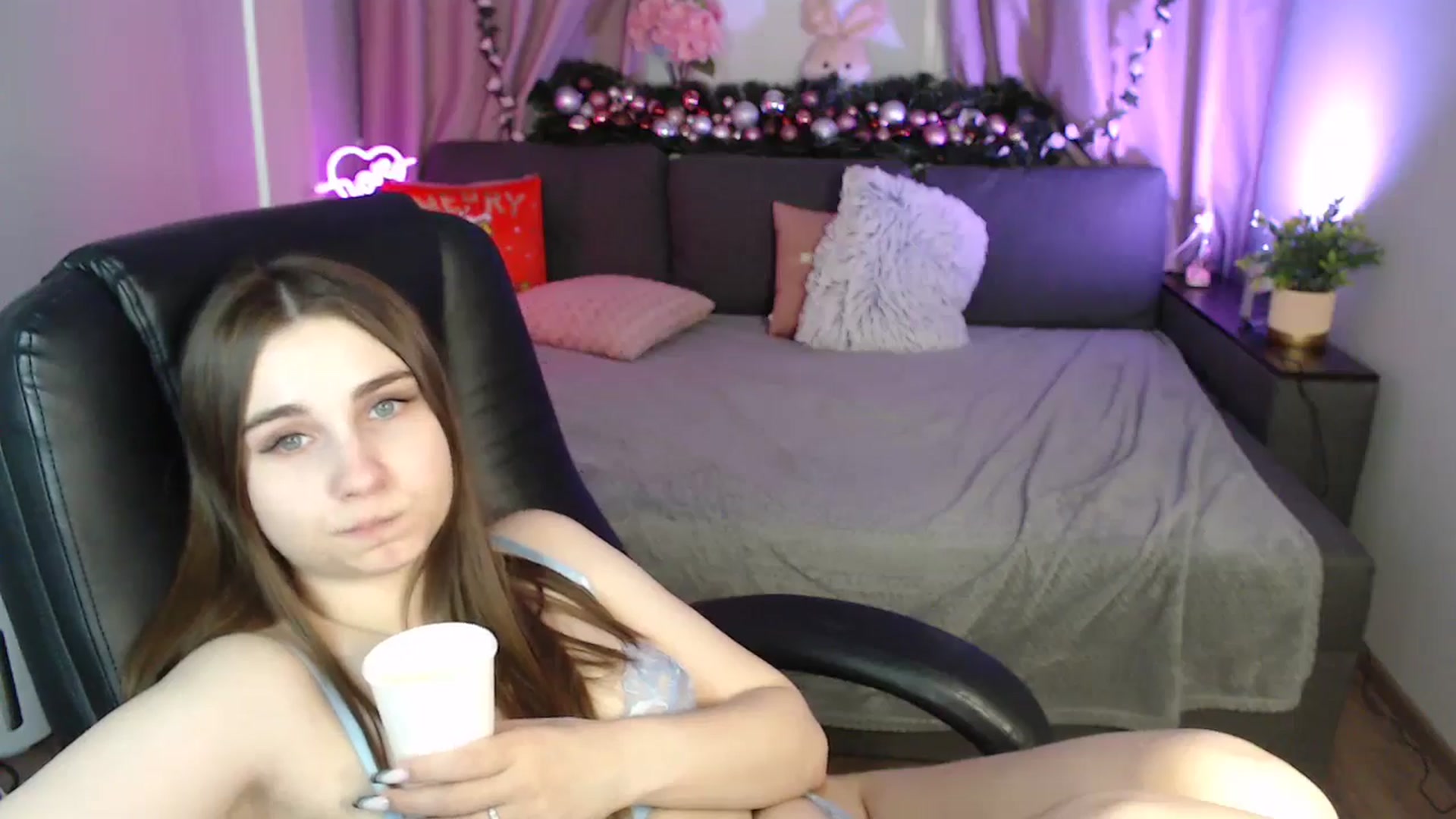 Gallery image thumbnail from LaneyGrey's myfreecams stream on, 12/26/2024, 14:27 image 6 of 20