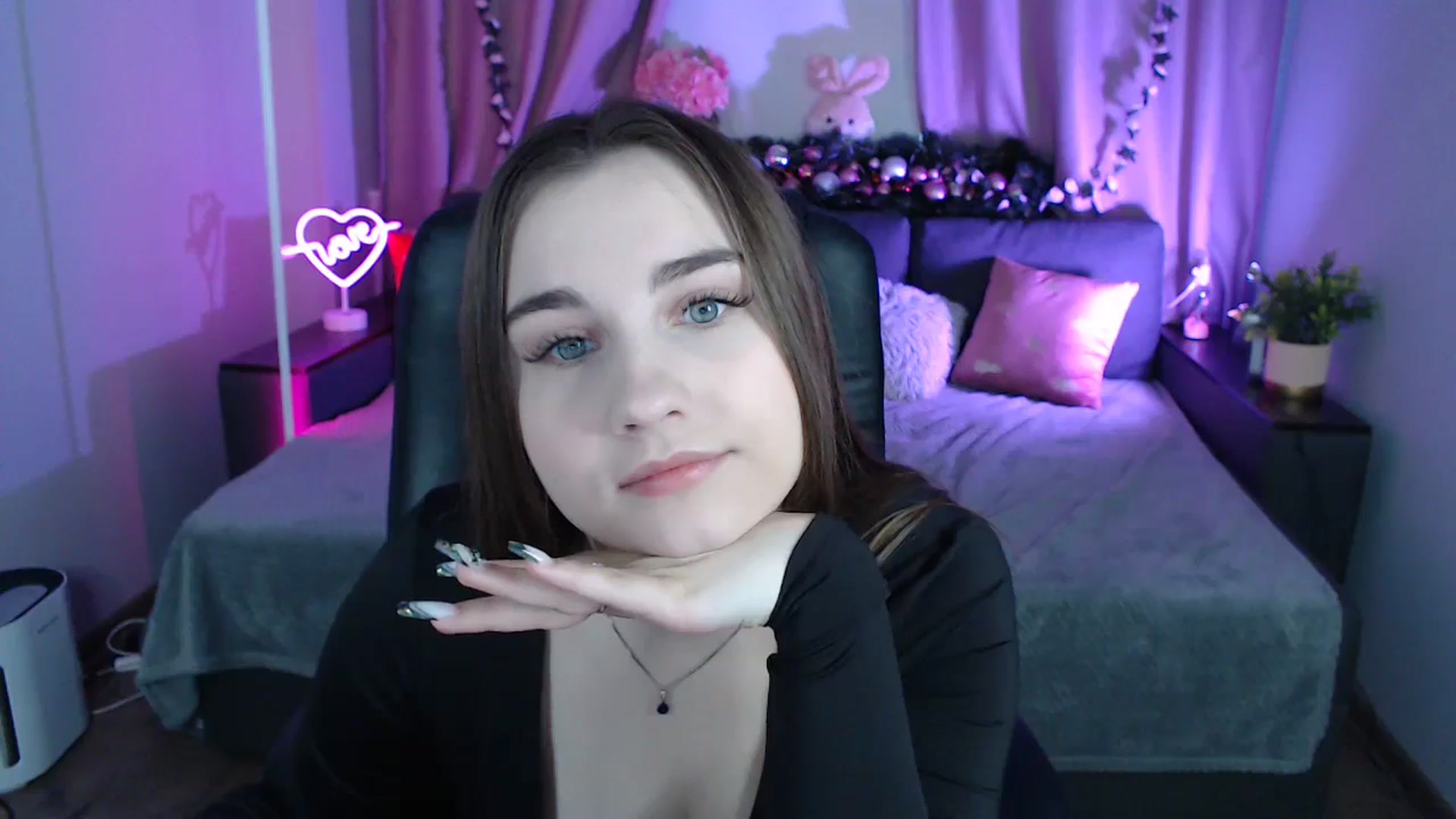 Gallery image thumbnail from LaneyGrey's myfreecams stream on, 01/05/2025, 09:28 image 10 of 20