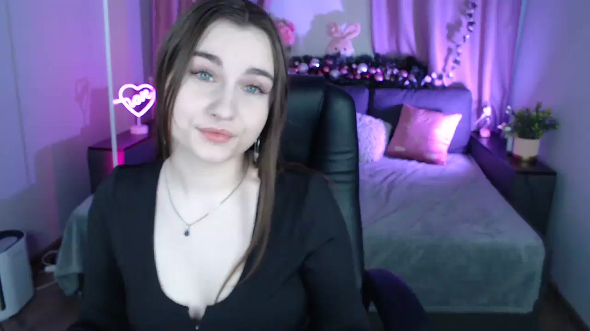 Gallery image thumbnail from LaneyGrey's myfreecams stream on, 01/05/2025, 09:28 image 4 of 20