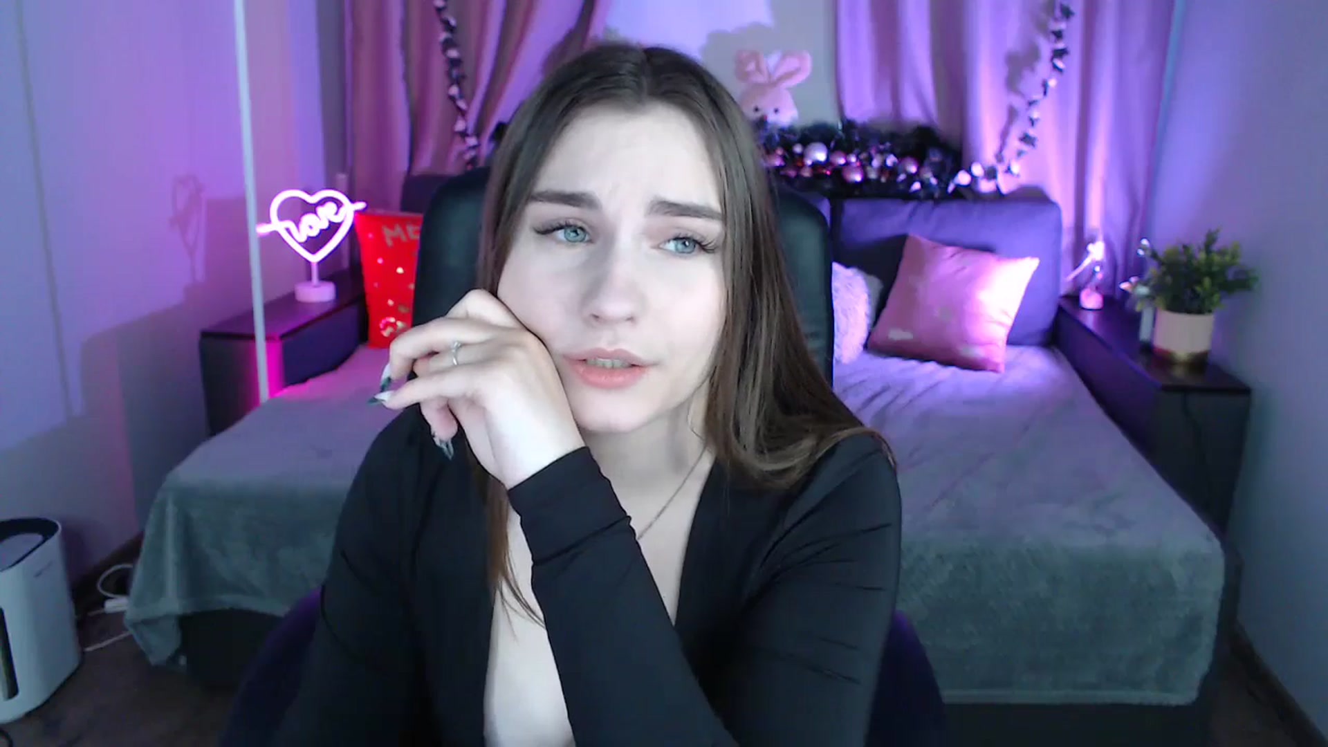 Gallery image thumbnail from LaneyGrey's myfreecams stream on, 01/05/2025, 09:43 image 4 of 20