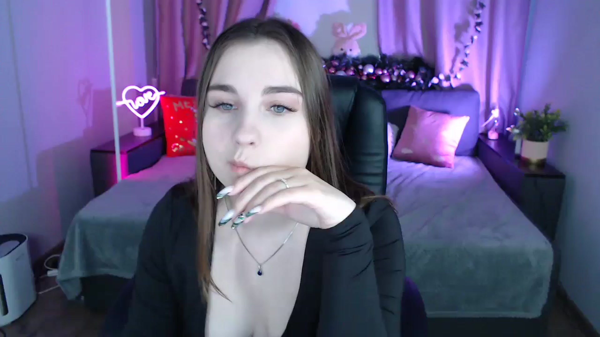 Gallery image thumbnail from LaneyGrey's myfreecams stream on, 01/05/2025, 09:43 image 3 of 20