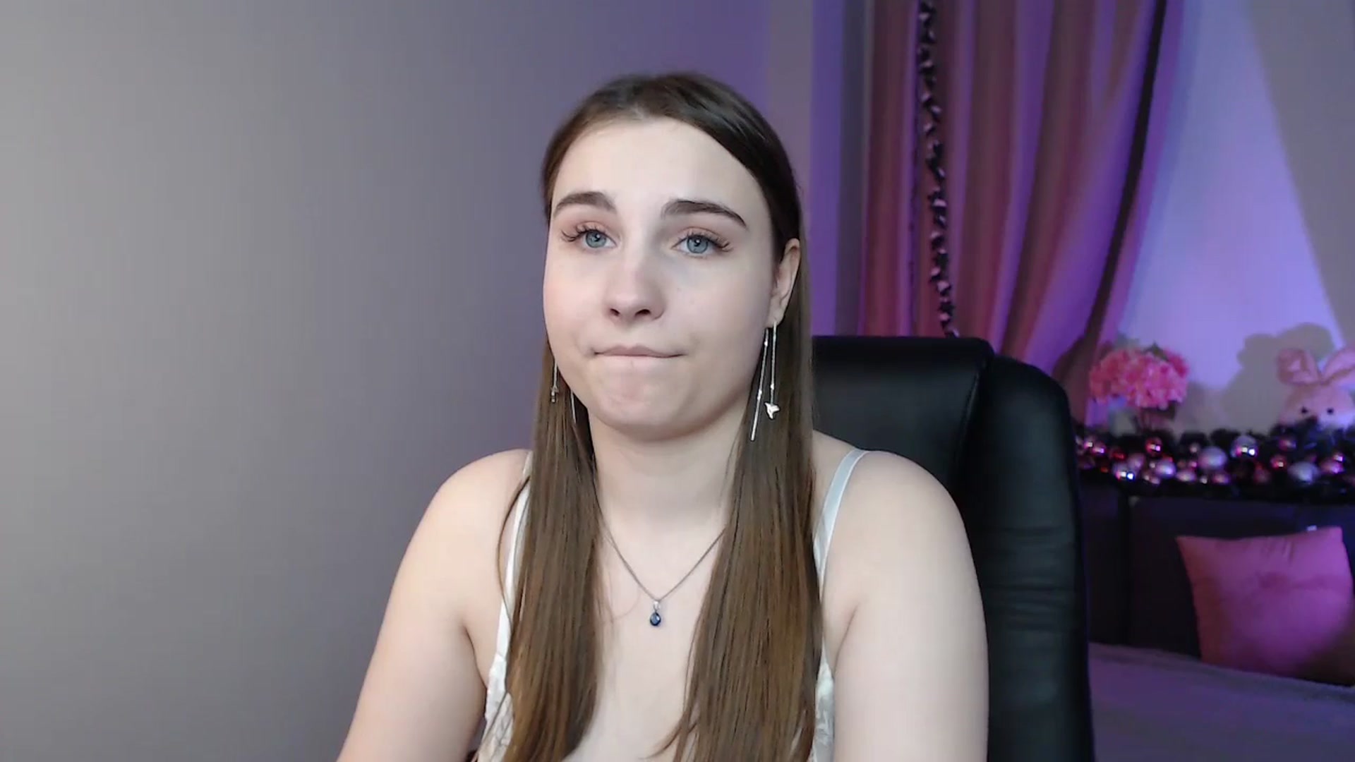 Gallery image thumbnail from LaneyGrey's myfreecams stream on, 01/08/2025, 14:06 image 12 of 20
