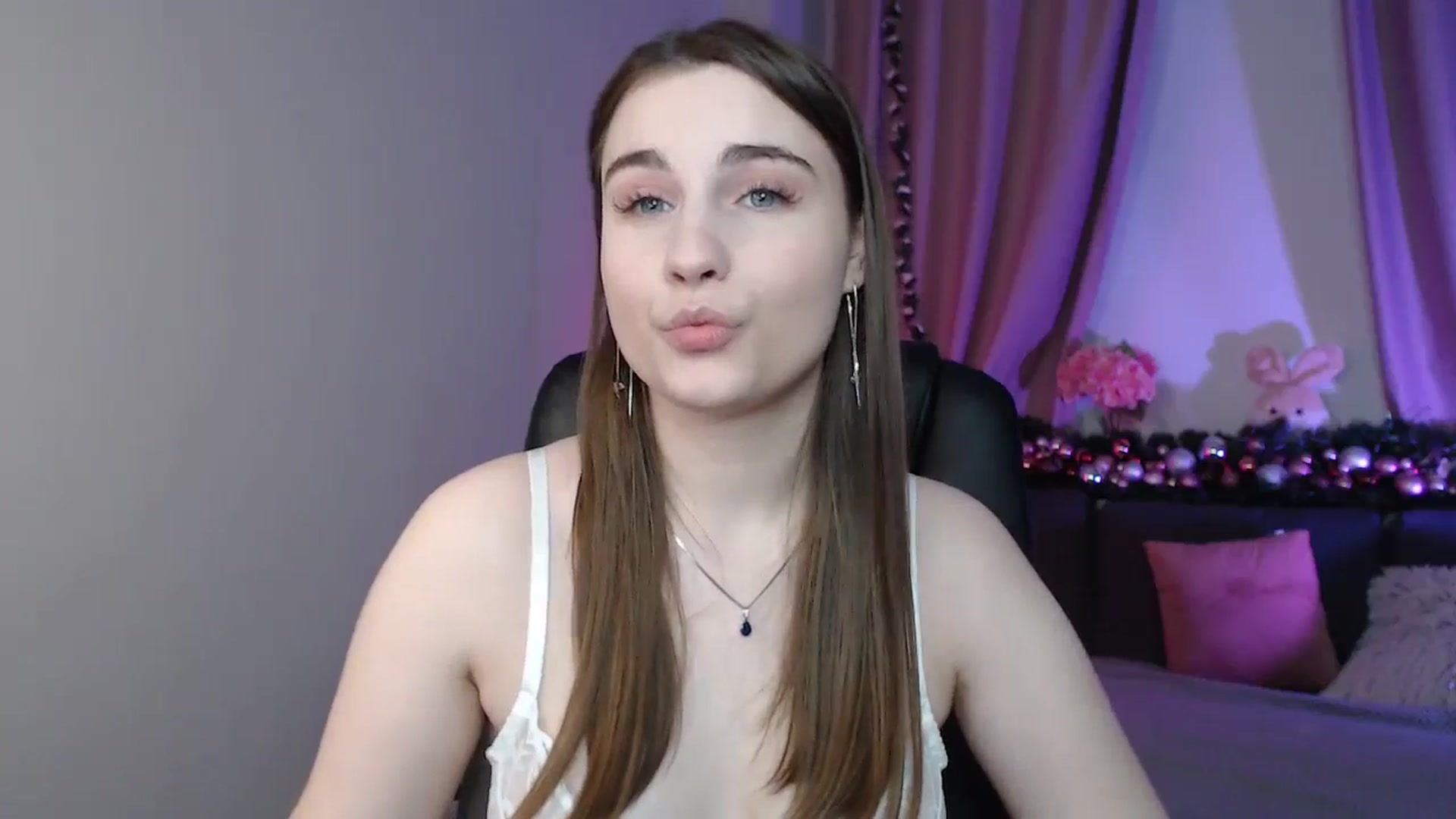 Gallery image thumbnail from LaneyGrey's myfreecams stream on, 01/08/2025, 14:06 image 4 of 20