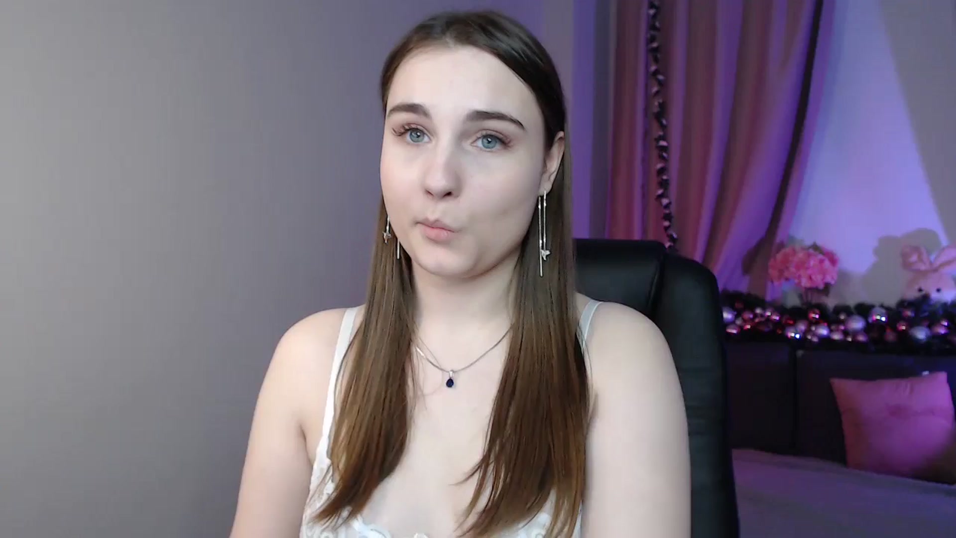 Gallery image thumbnail from LaneyGrey's myfreecams stream on, 01/08/2025, 14:06 image 13 of 20