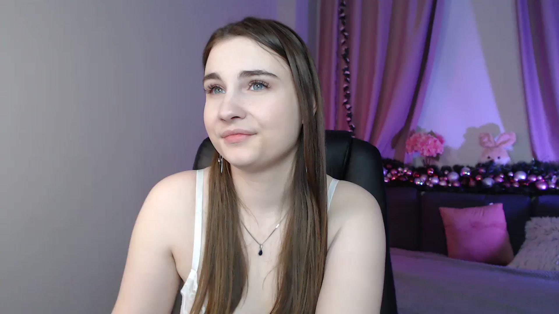 Gallery image thumbnail from LaneyGrey's myfreecams stream on, 01/08/2025, 14:06 image 1 of 20