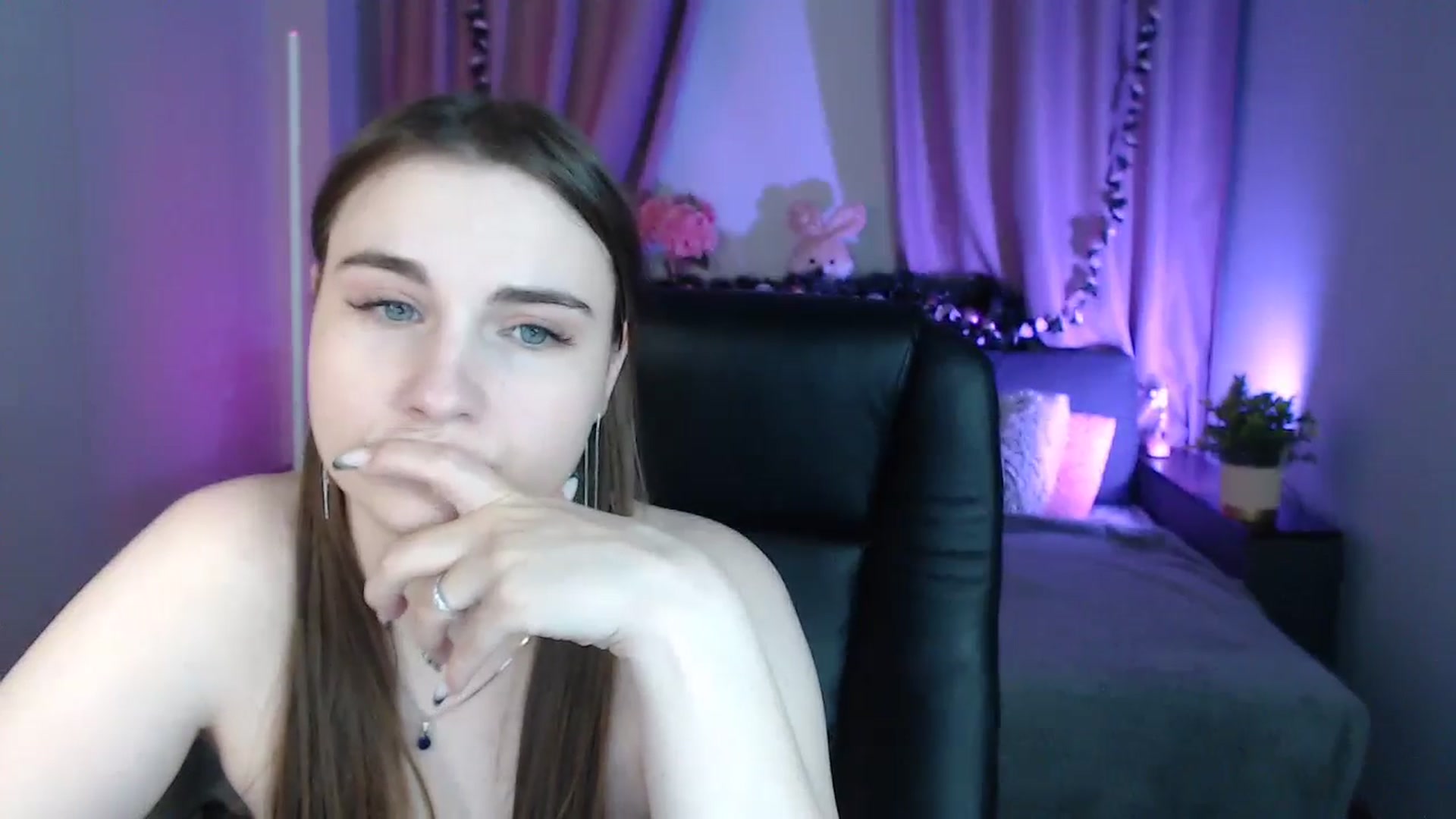 Gallery image thumbnail from LaneyGrey's myfreecams stream on, 01/08/2025, 14:51 image 9 of 20