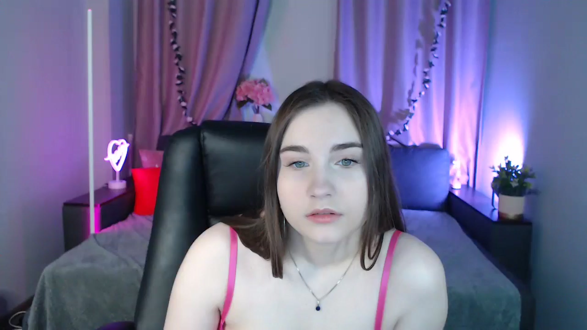 Gallery image thumbnail from LaneyGrey's myfreecams stream on, 01/18/2025, 10:47 image 1 of 20