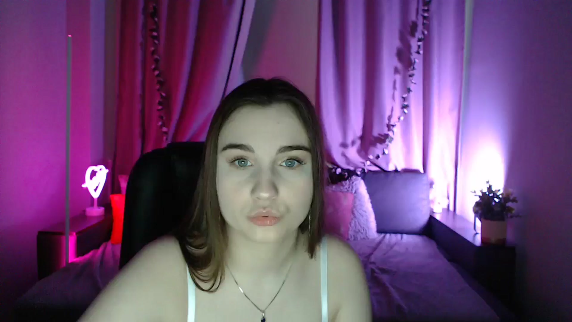 Gallery image thumbnail from LaneyGrey's myfreecams stream on, 01/19/2025, 10:22 image 1 of 20