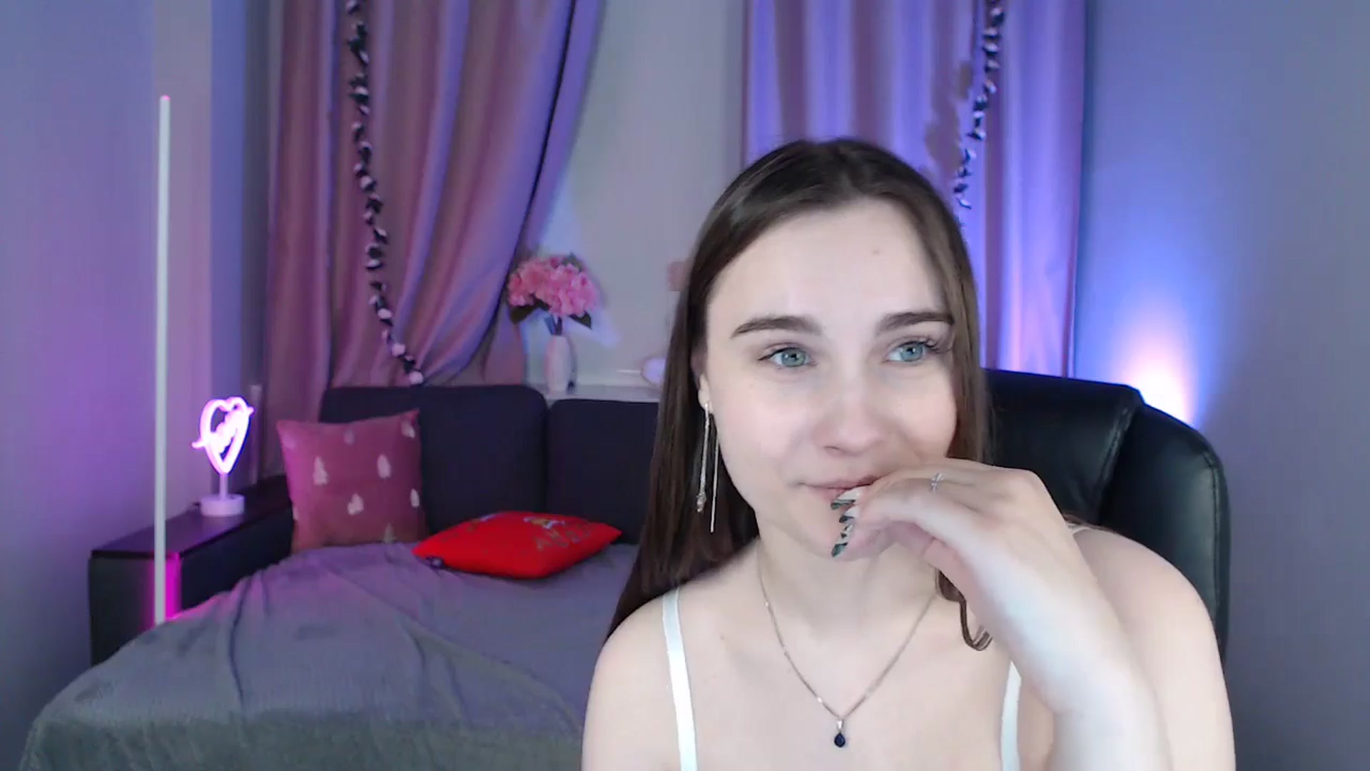 Gallery image thumbnail from LaneyGrey's myfreecams stream on, 01/19/2025, 14:47 image 11 of 20