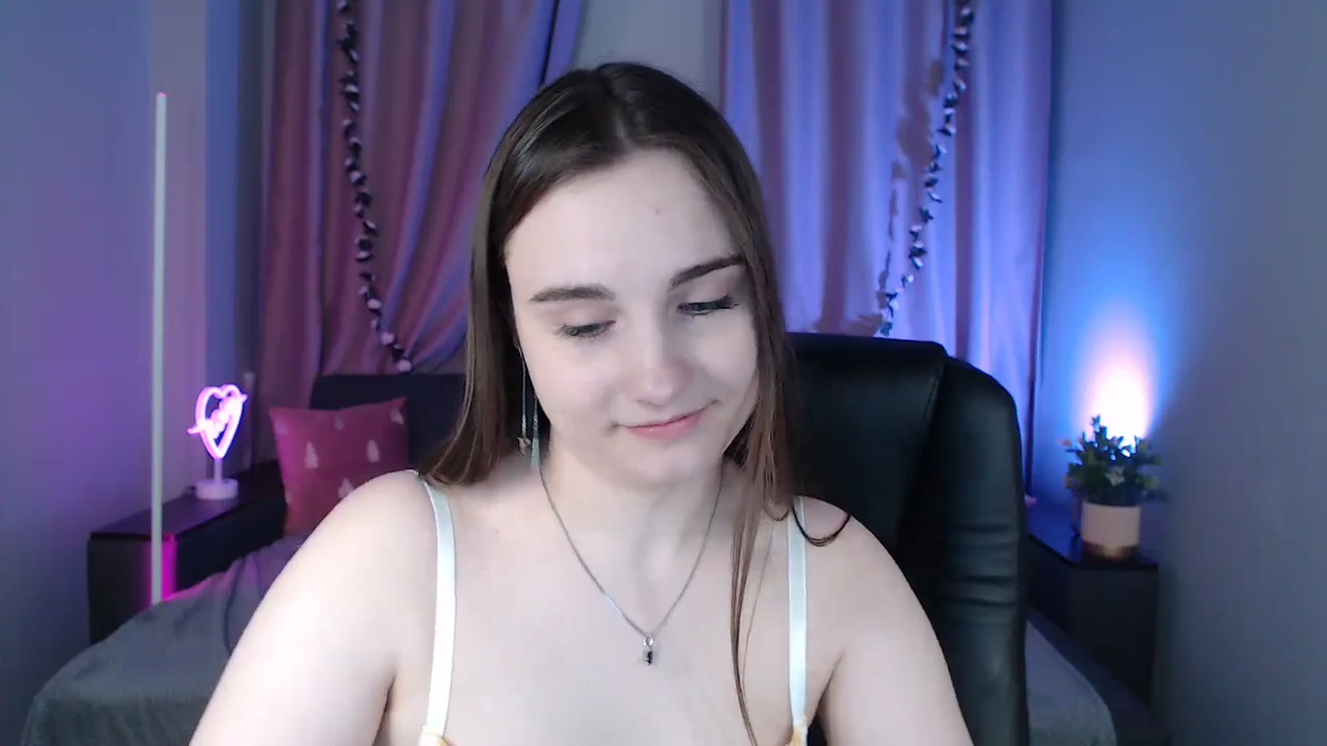Gallery image thumbnail from LaneyGrey's myfreecams stream on, 01/19/2025, 14:47 image 18 of 20