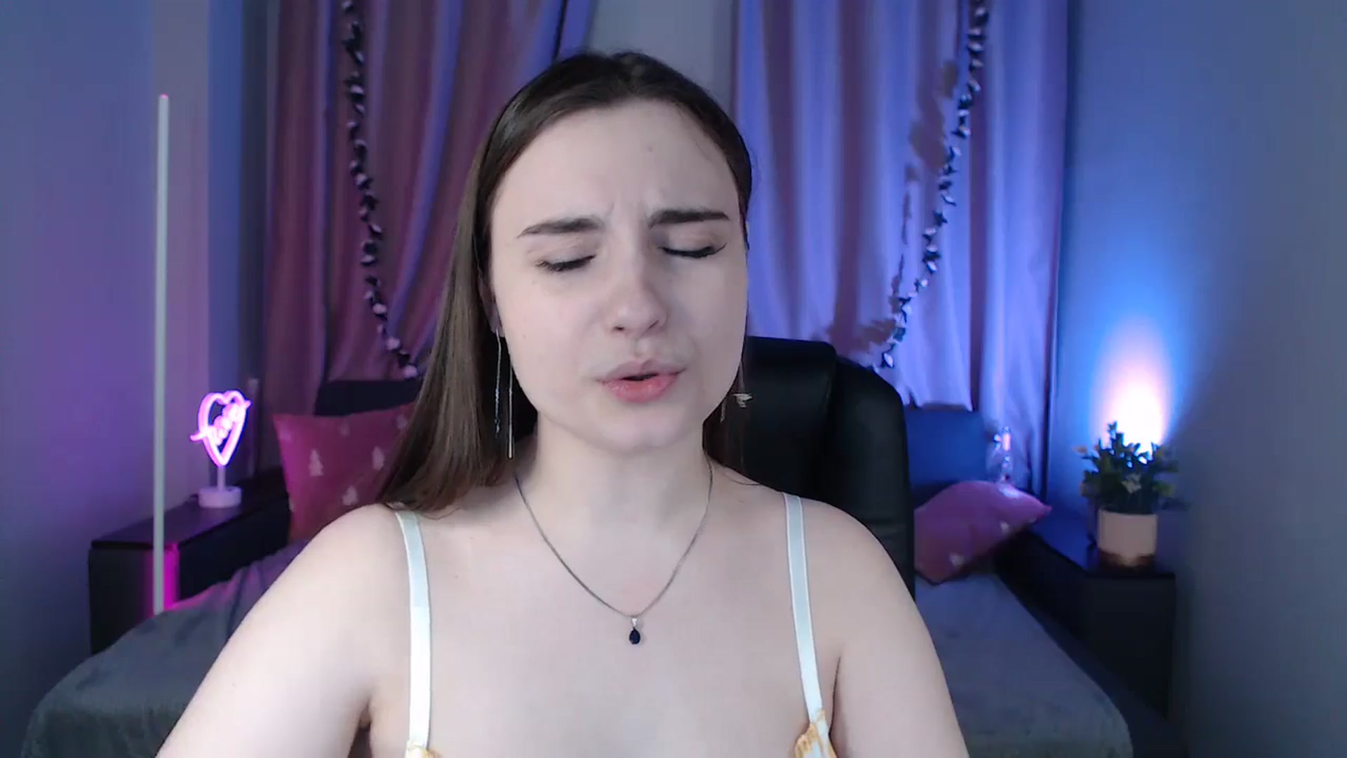 Gallery image thumbnail from LaneyGrey's myfreecams stream on, 01/19/2025, 14:47 image 20 of 20