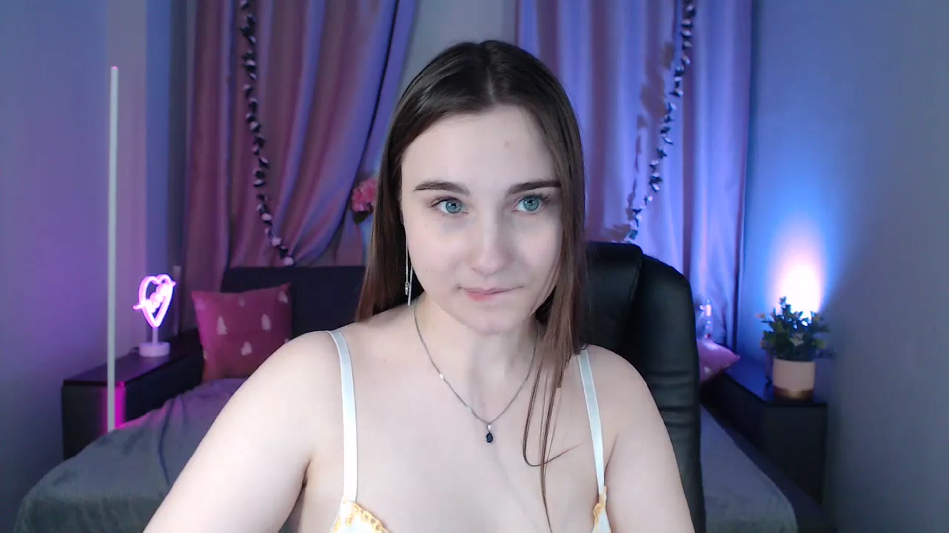 Gallery image thumbnail from LaneyGrey's myfreecams stream on, 01/19/2025, 14:47 image 15 of 20