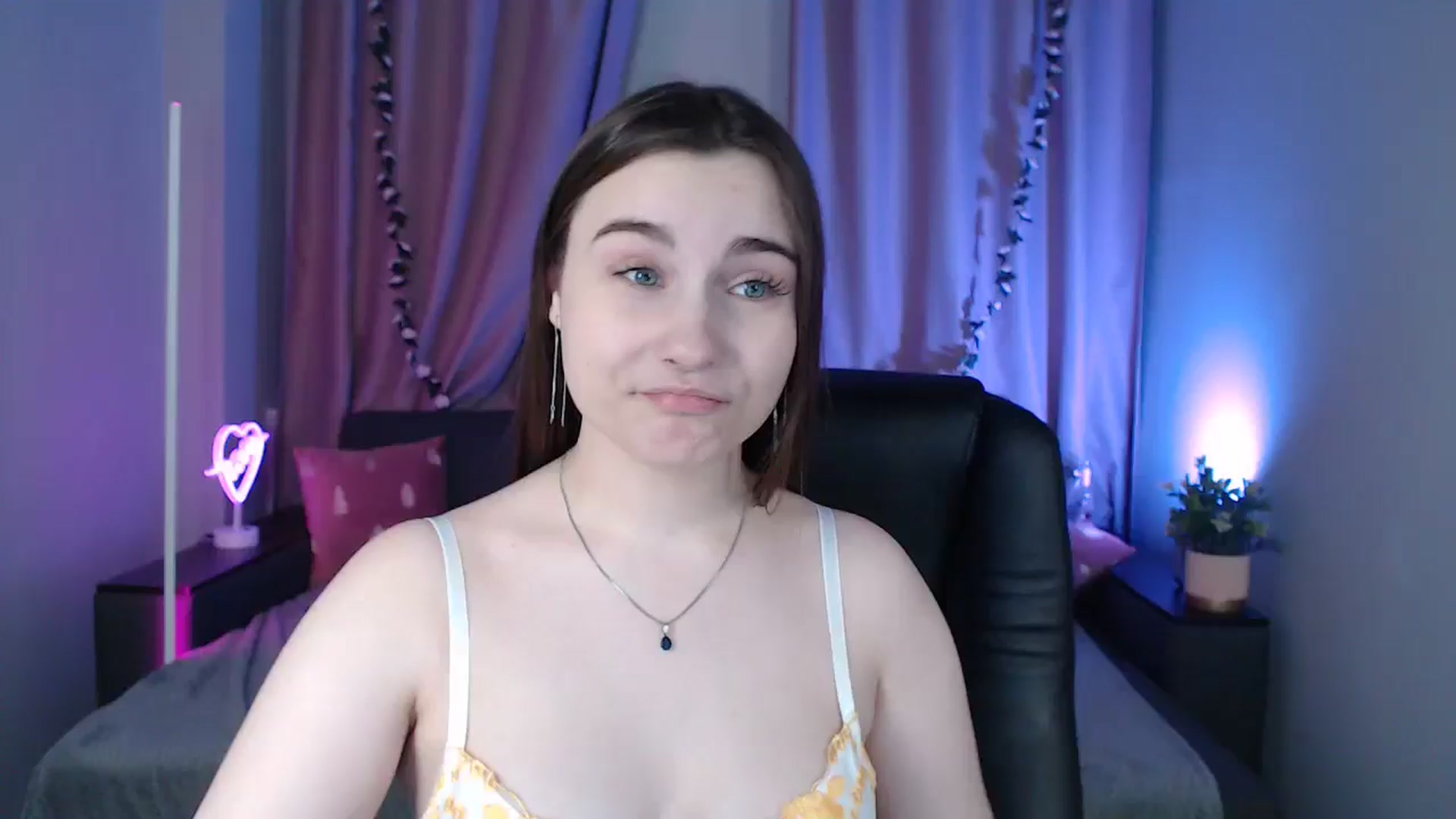 Gallery image thumbnail from LaneyGrey's myfreecams stream on, 01/19/2025, 14:47 image 14 of 20