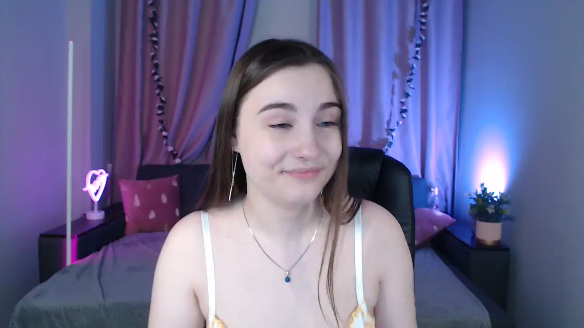 Gallery image thumbnail from LaneyGrey's myfreecams stream on, 01/19/2025, 14:47 image 19 of 20